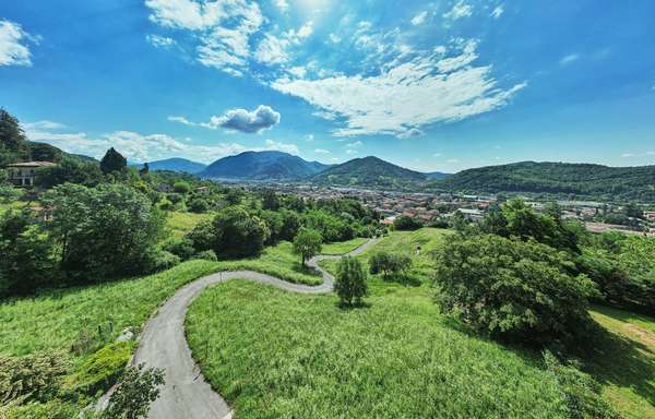 Baugrundstück mit Panoramablick bei Bergamo (bebaubar mit ca. 3.000-5.000 m² Wfl.)