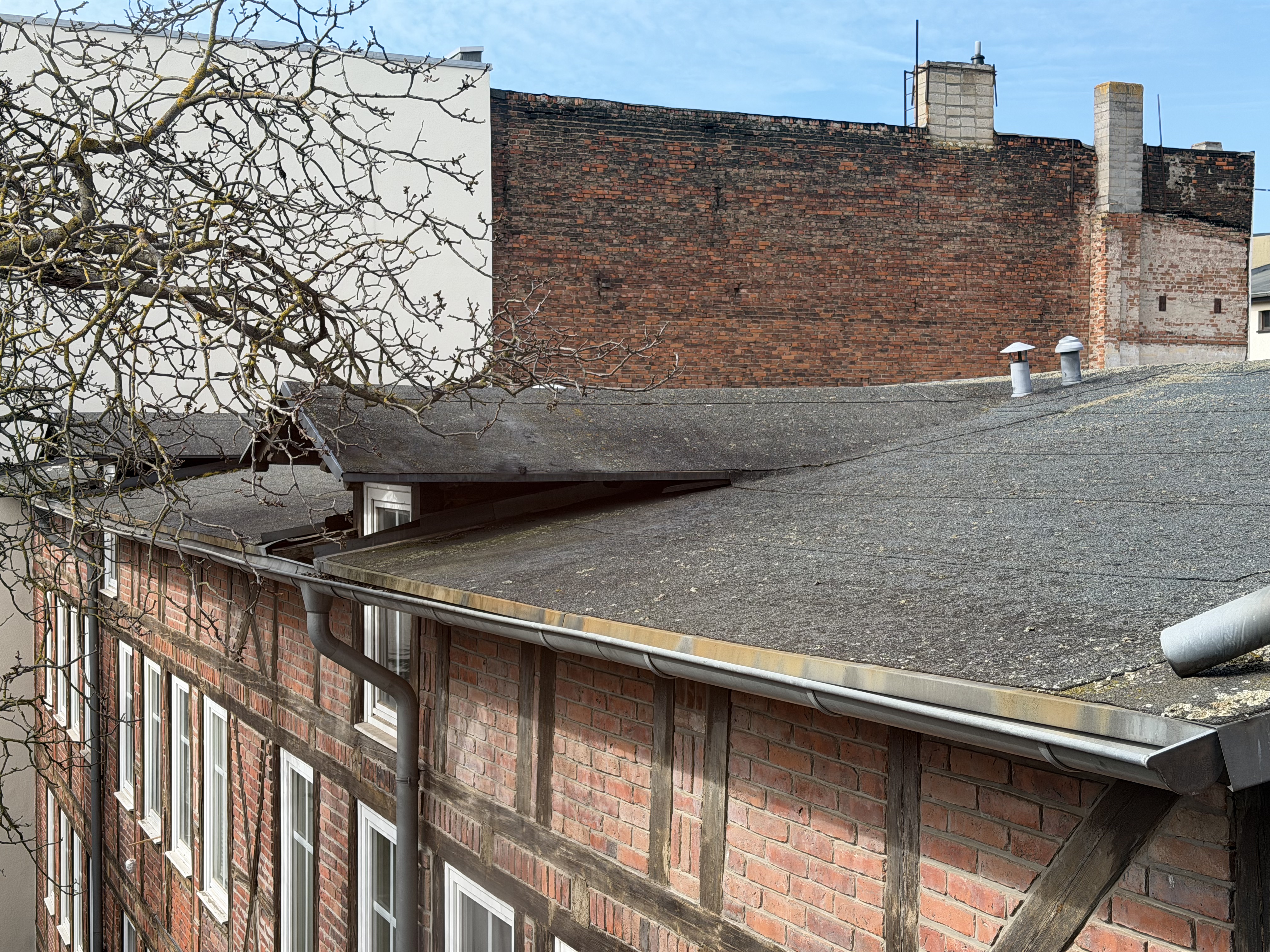 Hinterhaus Dach mit Dachpappe
