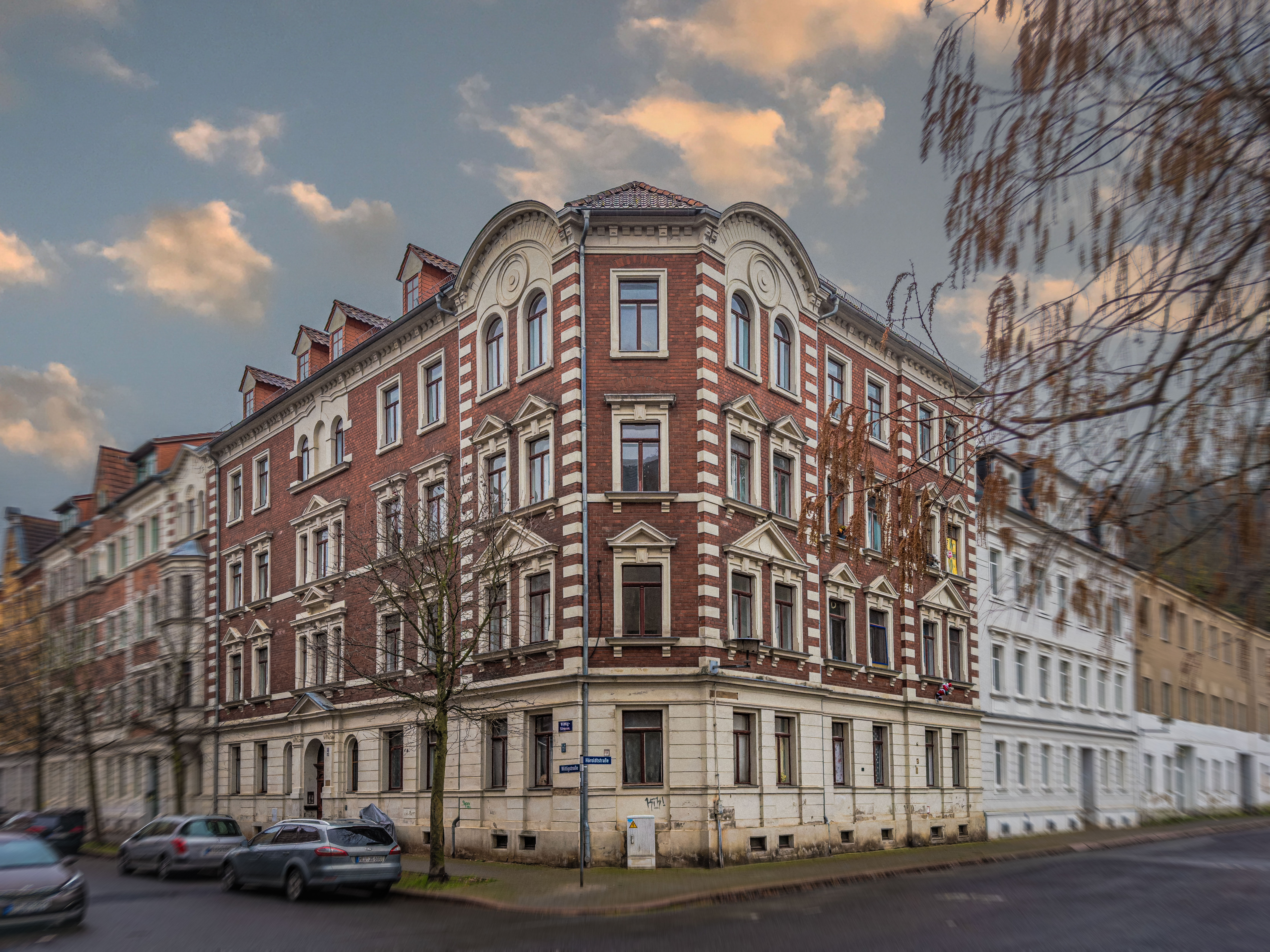 Mehrfamilienhaus mit Vermietungs-/Entwicklungs-Potenzial