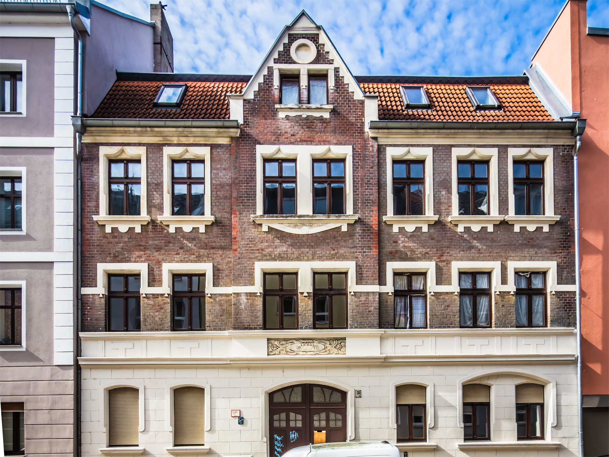 Mehrfamilienhaus m. 15 Einheiten sucht neue Mieterschaft