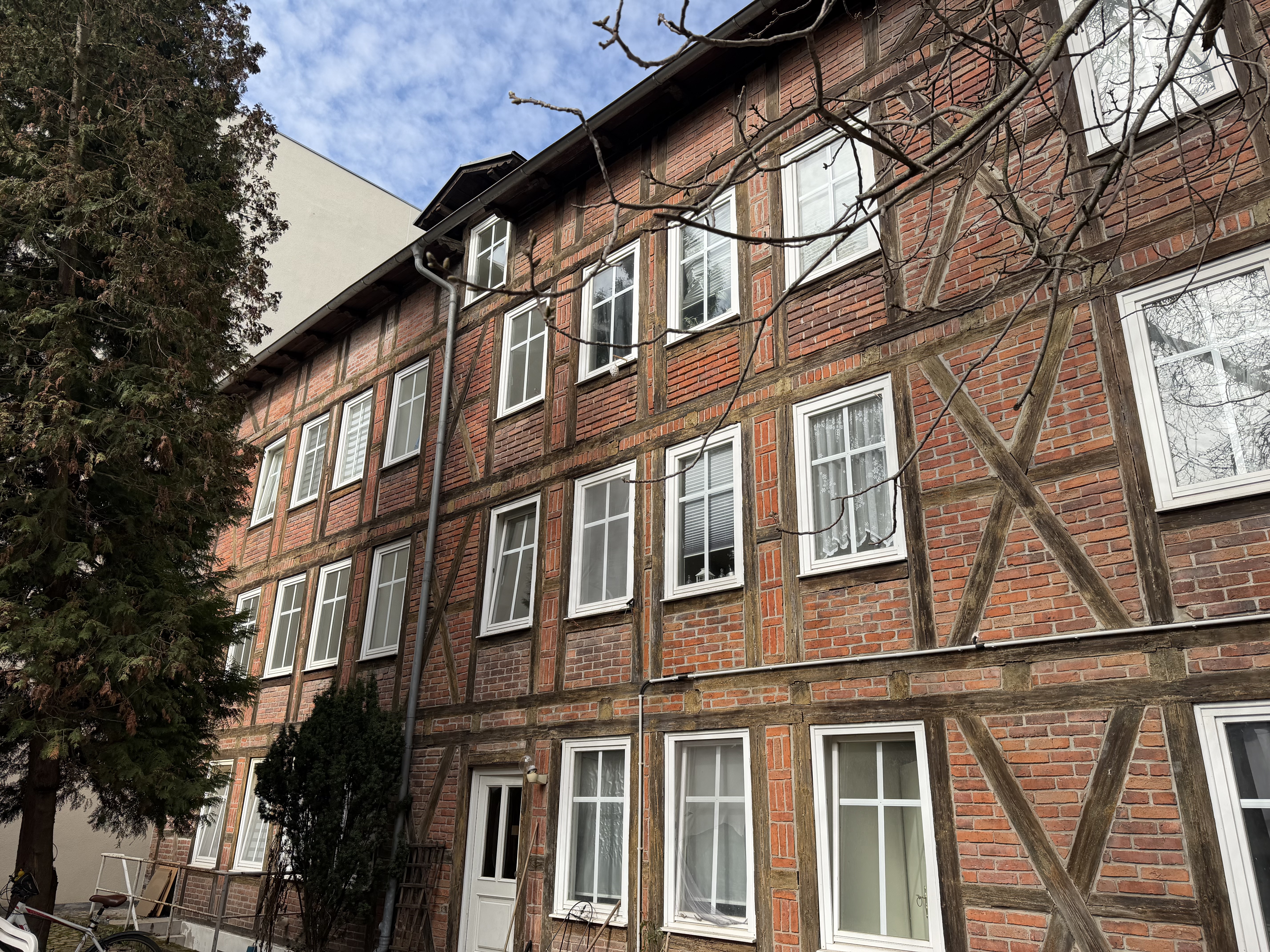 Hinterhaus hofseitig
