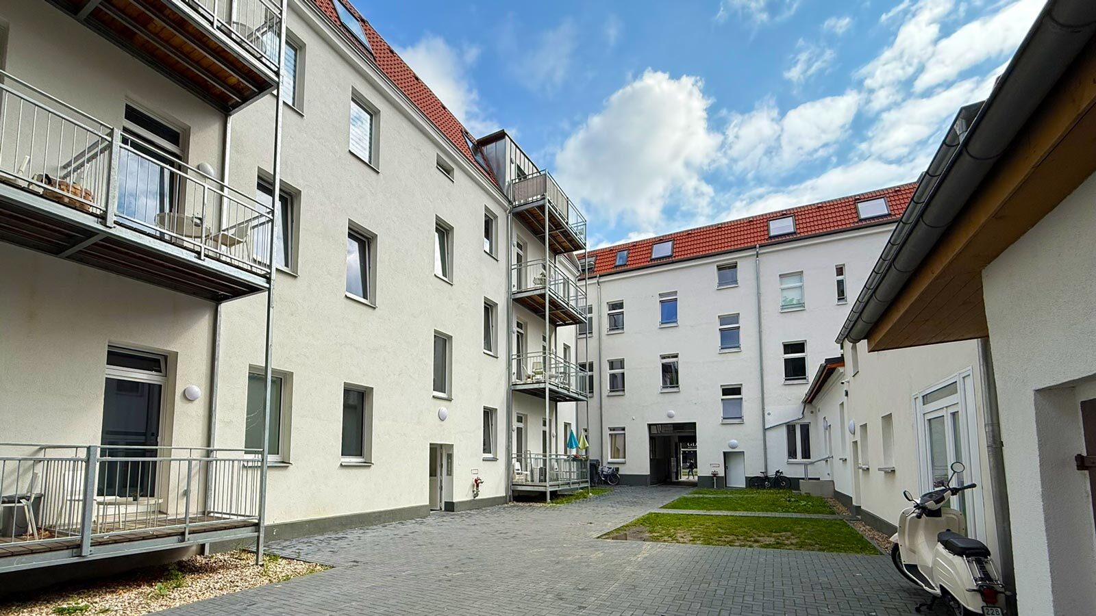 5,5% IST-Rendite - Frisch modernisiertes Apartmenthaus in Berlin-Mariendorf