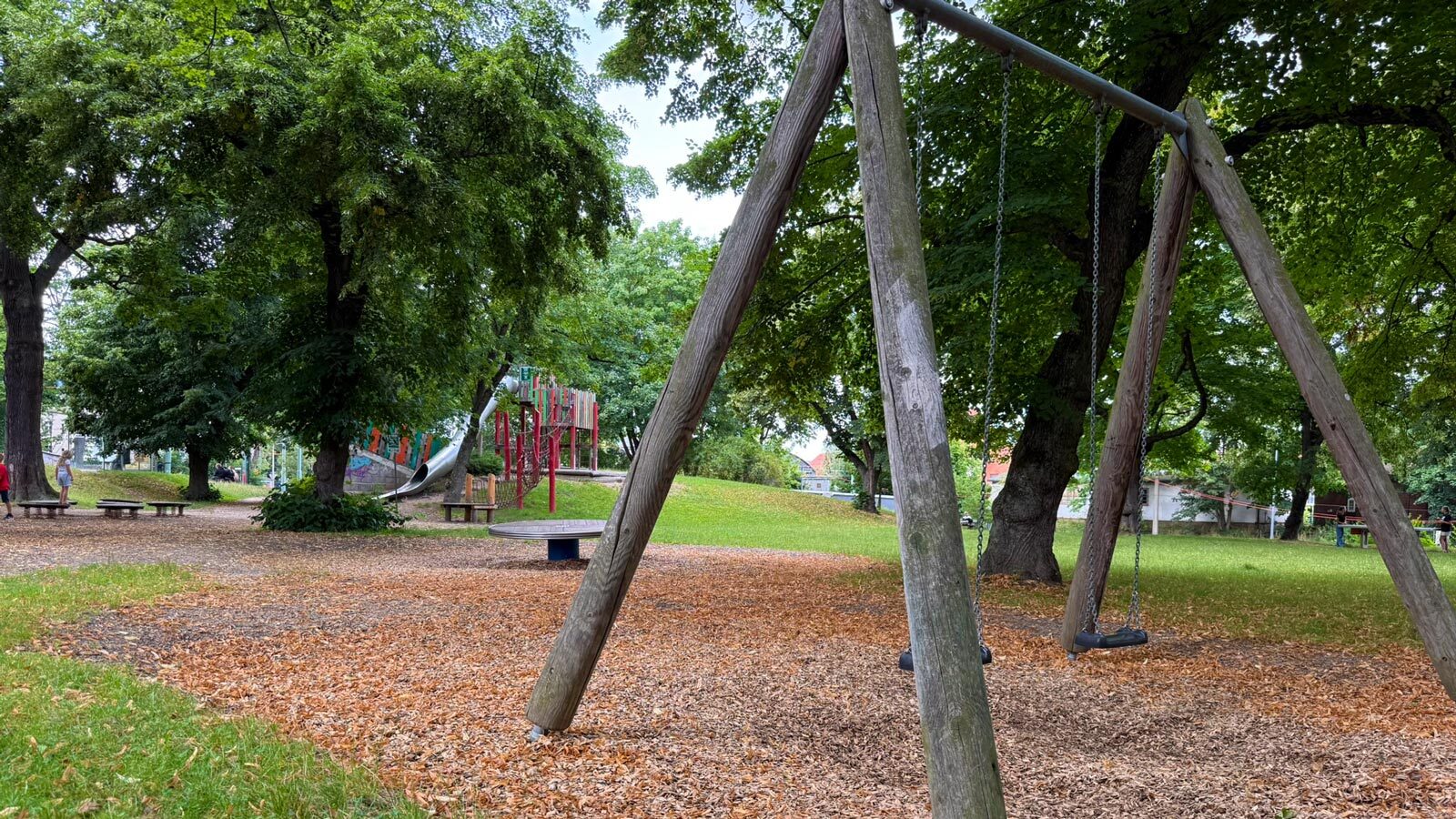 Park mit Spielplatz um die Ecke