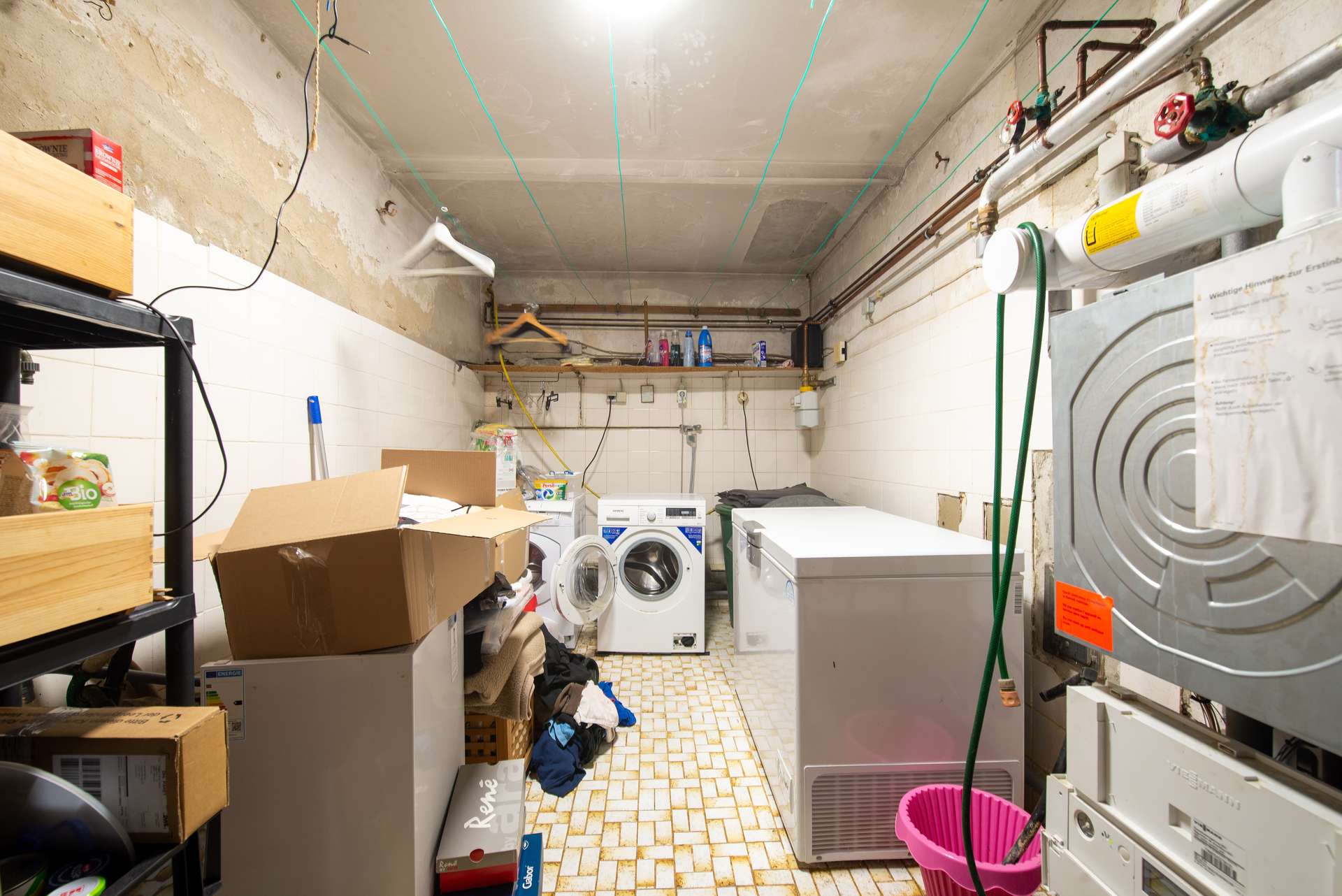 Freistehend wirkende DHH mit großem Garten, 3 separaten Wohnbereichen, Keller & Garage - Bild 26