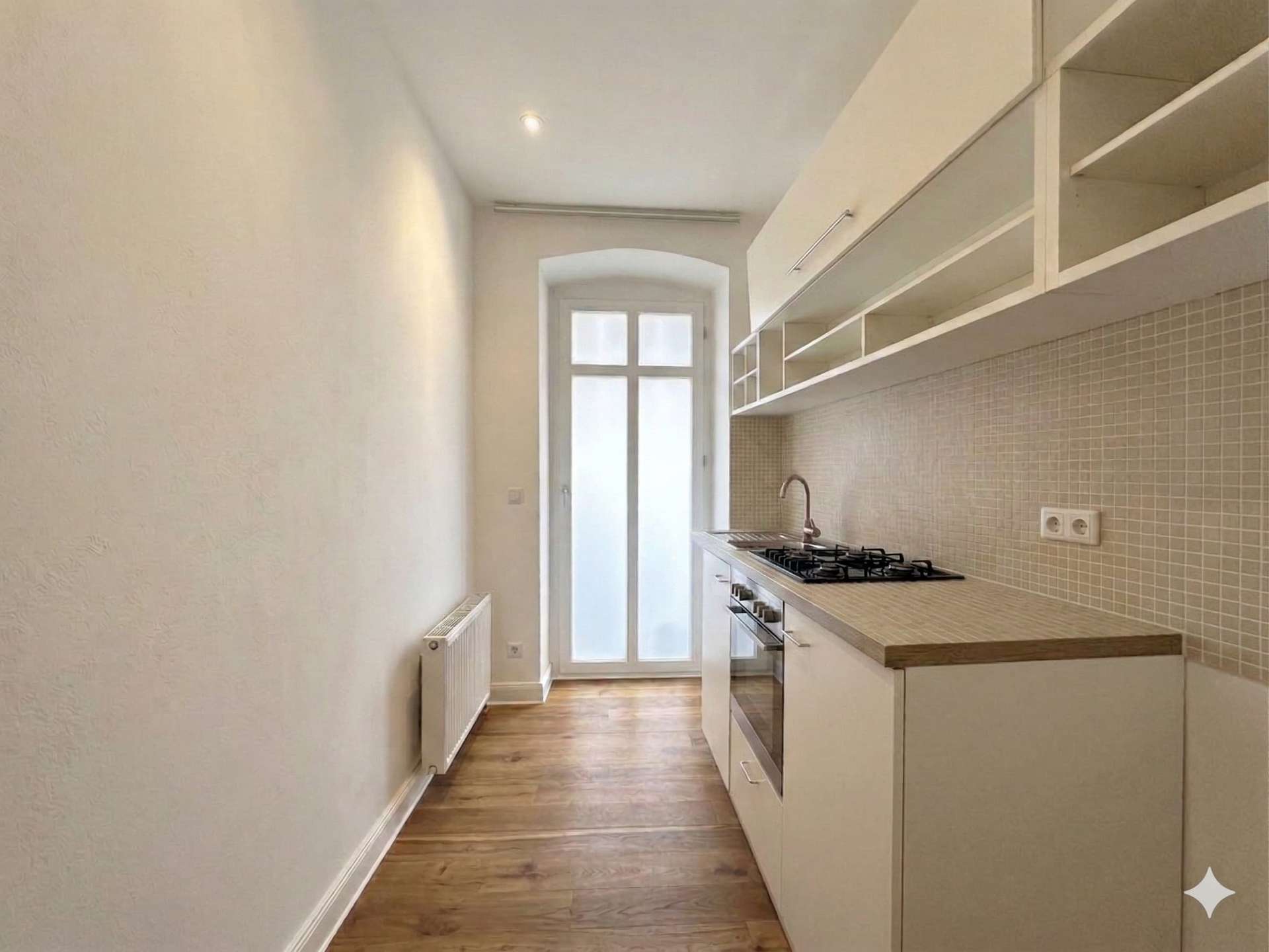 Traumhaft sanierte Wohnung mit Balkon in bester Lage von Berlin-Mitte – Bild 2