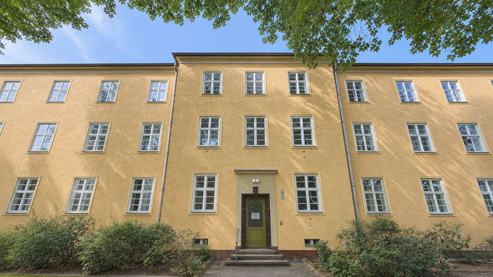 Saniertes Altbaujuwel mit schönem Innenhofbalkon und Dachbodennutzung Nahe Rathaus Steglitz - Bild 1