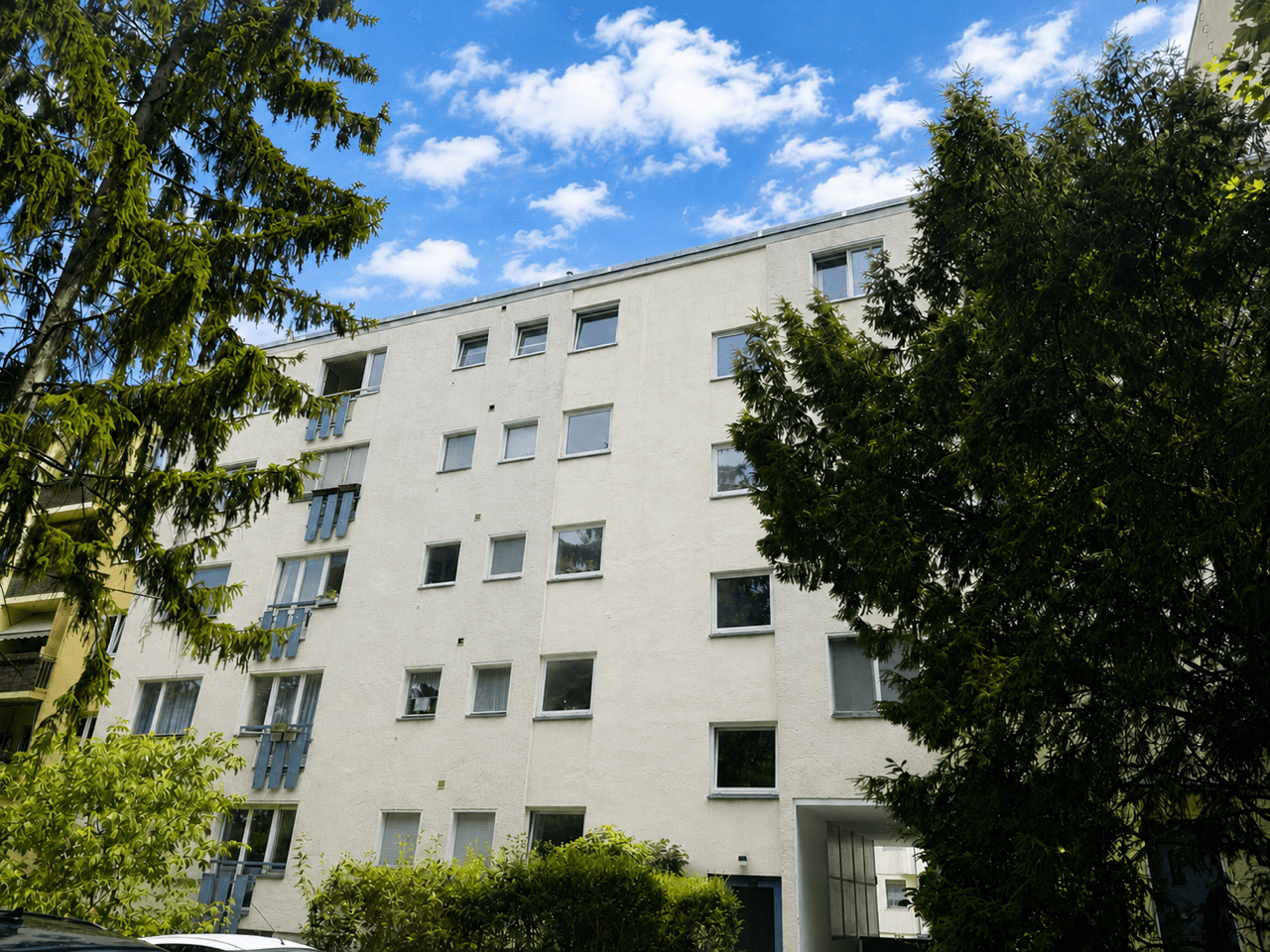 Charmante, familienfreundliche 4 Zi.-Wohnung mit Balkon & 2 PKW Stellplätzen in begehrter Lage. - Bild 2