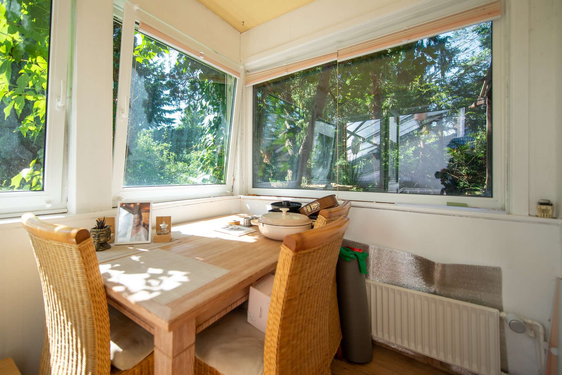 Freistehend wirkende DHH mit großem Garten, 3 separaten Wohnbereichen, Keller & Garage - Bild 6