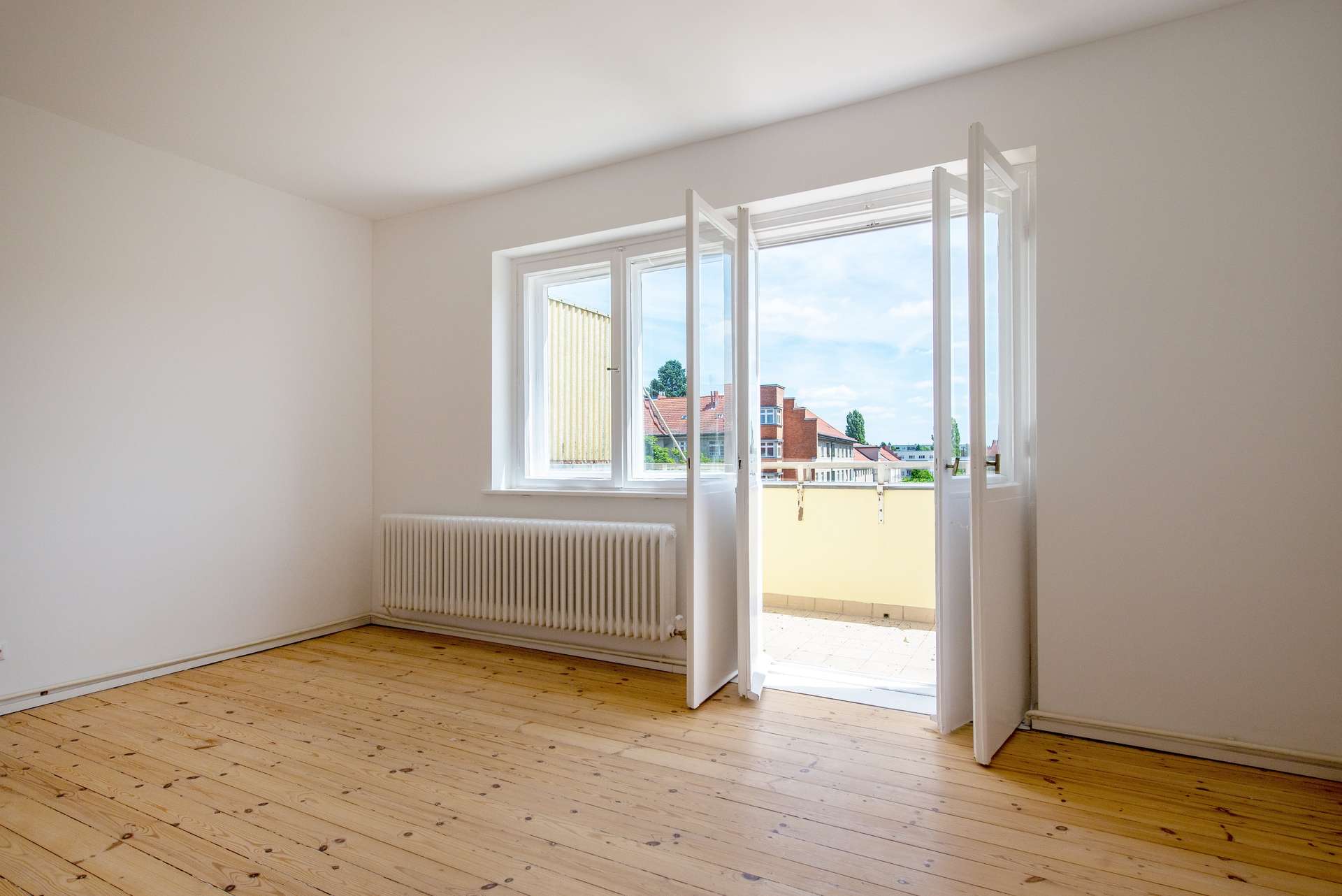Kernsanierte 2-Zimmer-Wohnung mit Balkon in denkmalgeschütztem Altbau in Berlin-Reinickendorf - Bild 2