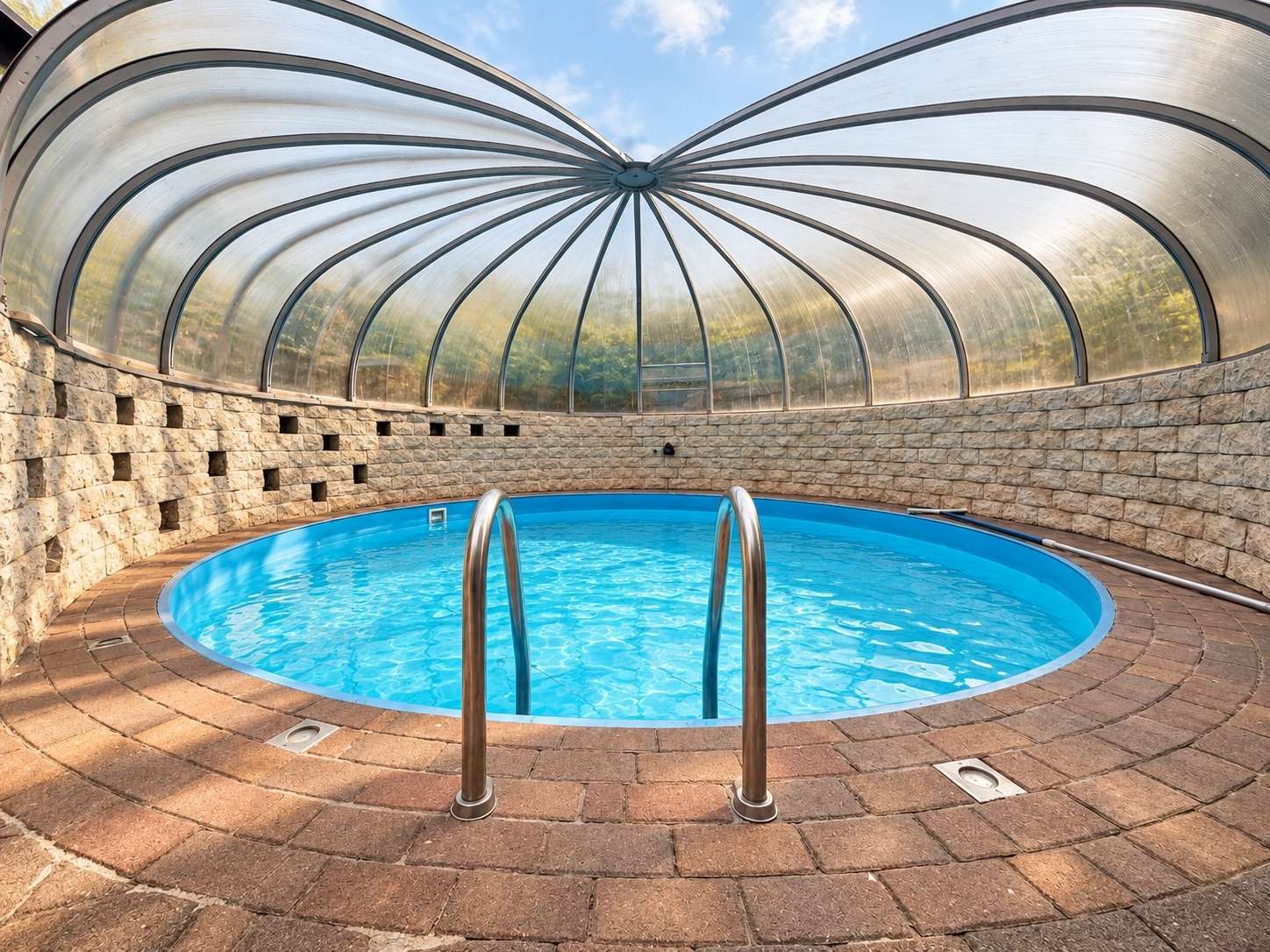 Villa in Topzustand und bester Lage! Luxuriös, modern, 9 Zimmer, Pool, Kamin, Sauna uvm. - Bild 5