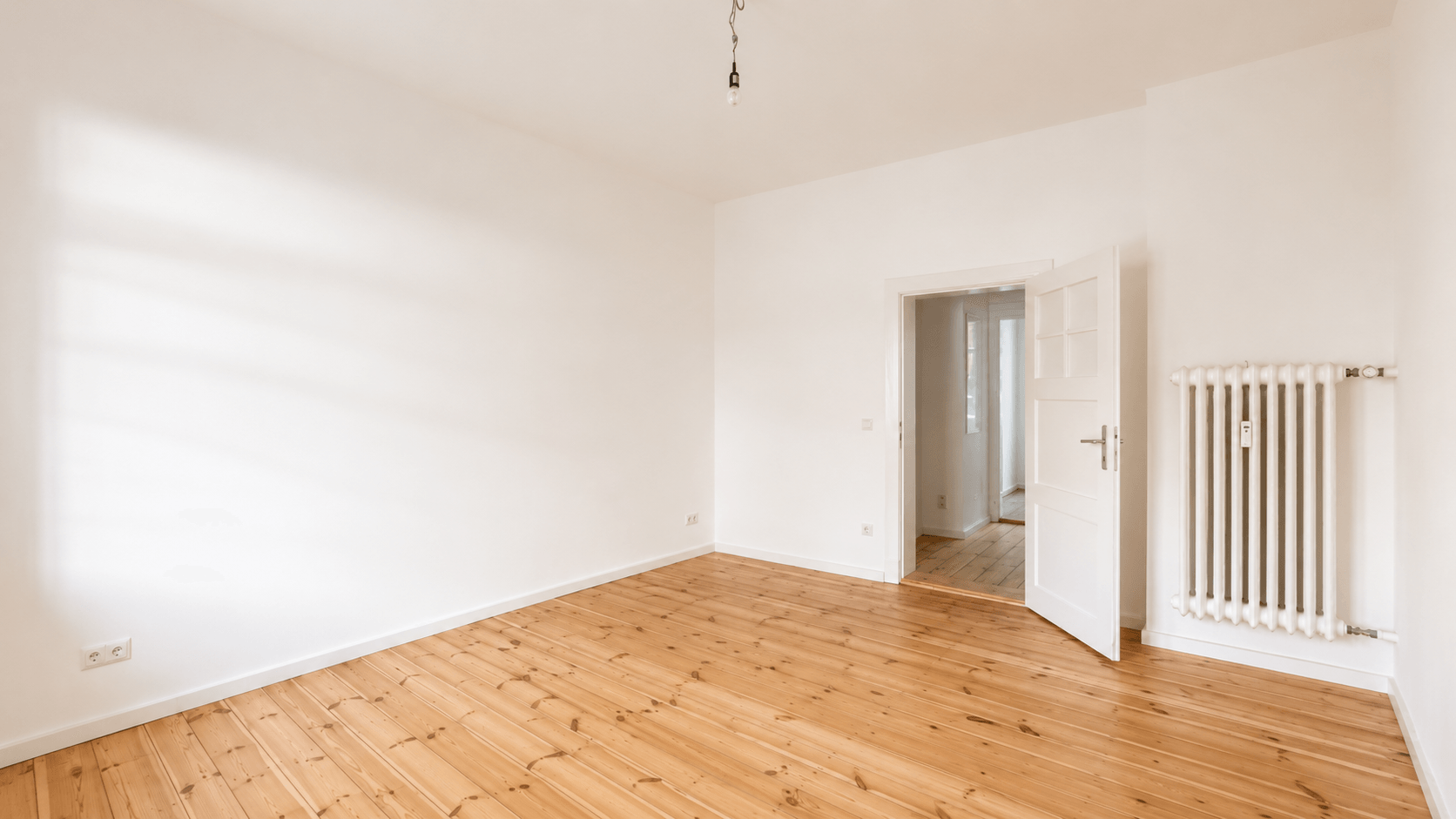 Saniertes Altbaujuwel mit schönem Innenhofbalkon und Dachbodennutzung Nahe Rathaus Steglitz - Bild 3
