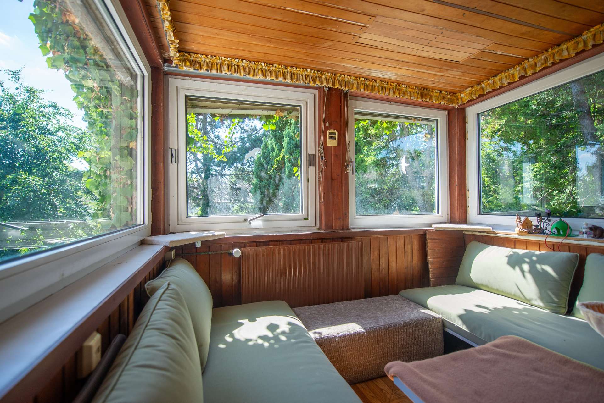 Freistehend wirkende DHH mit großem Garten, 3 separaten Wohnbereichen, Keller & Garage - Bild 16