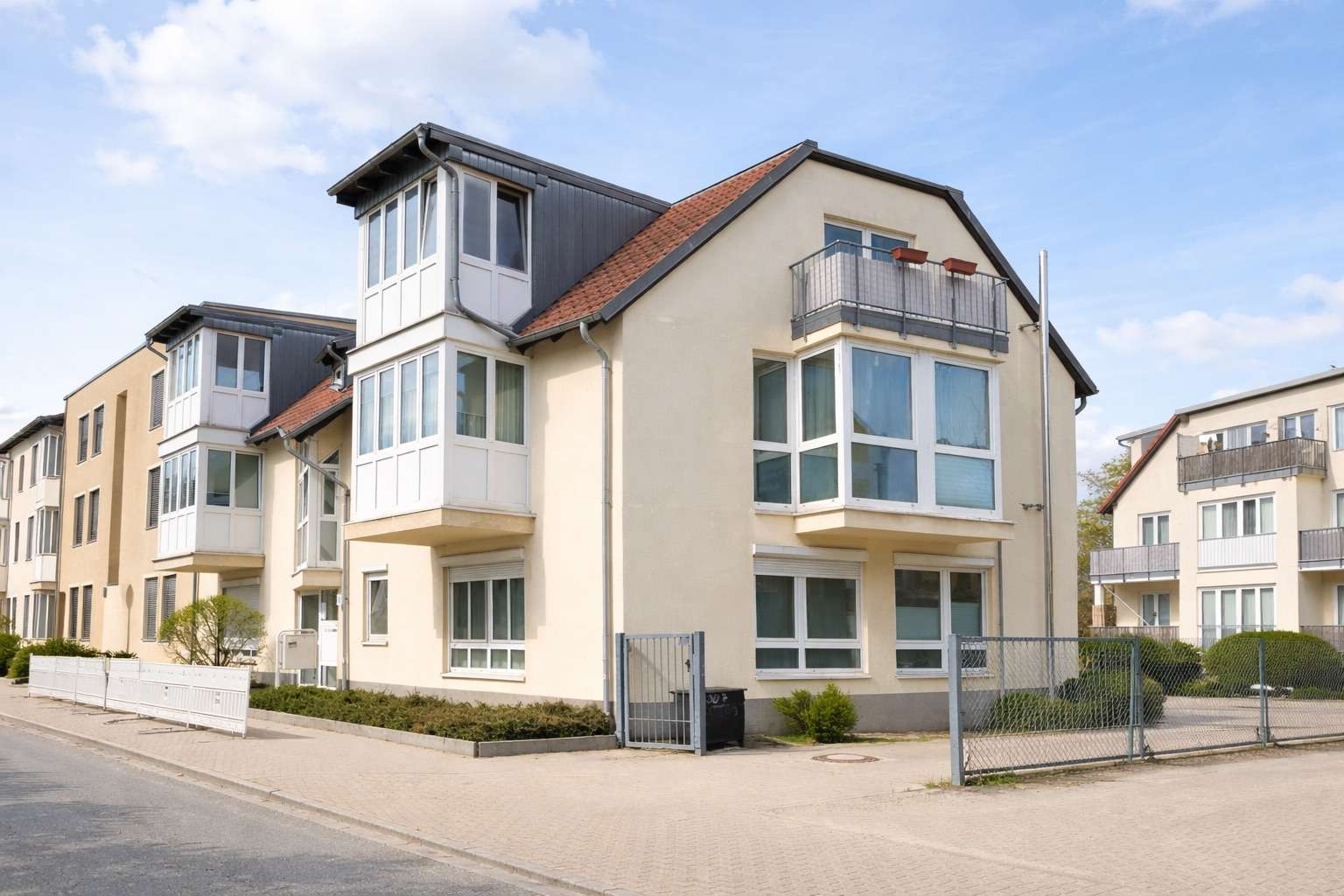 Modernisierte 1,5-Zimmer-Wohnung mit Balkon in gefragter Lage - nahe Adlershof & Flughafen BER – Bild 4
