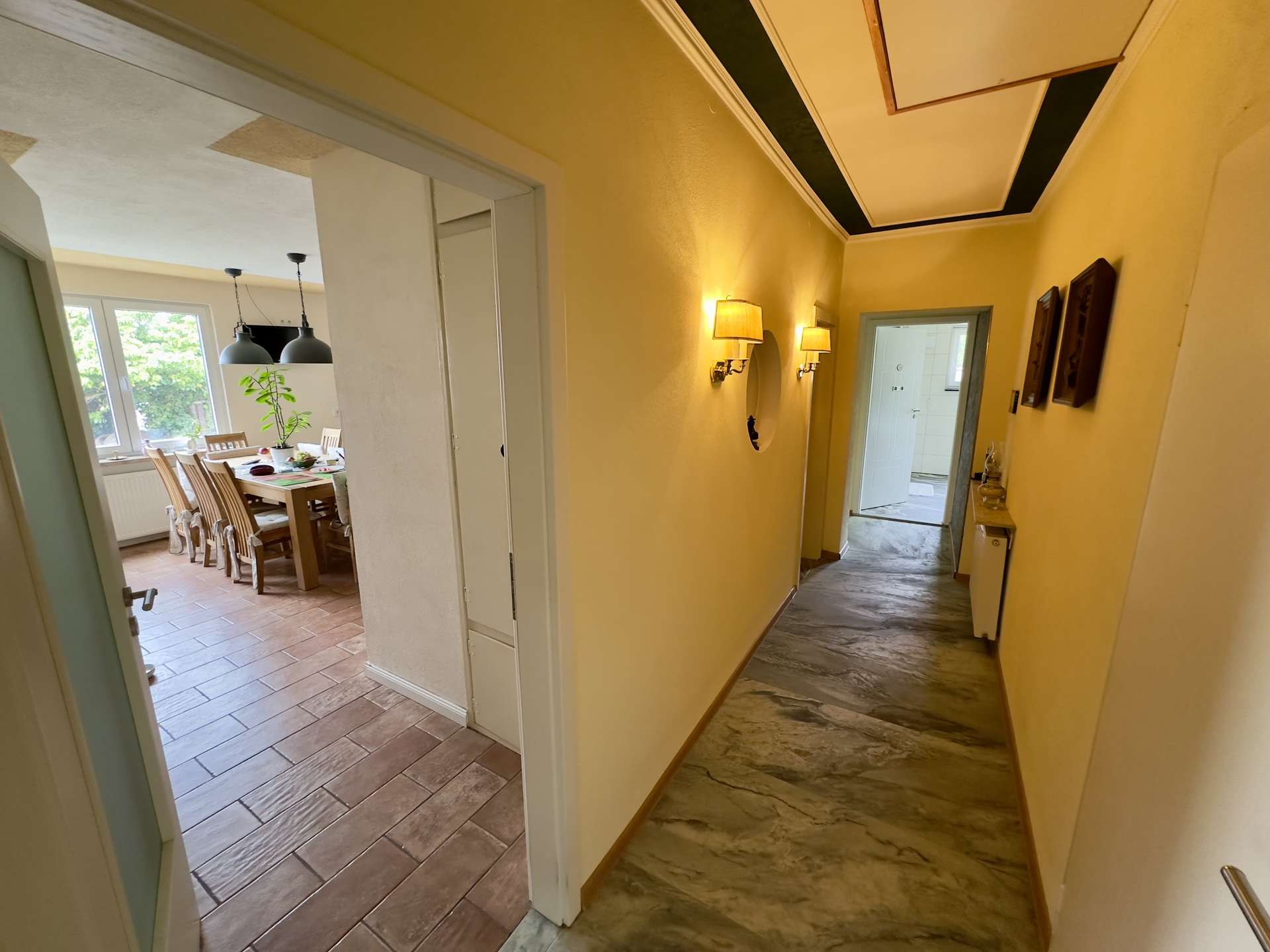 Modernisiertes Einfamilienhaus mit viel Privatsphäre in ruhiger Lage – Bild 12