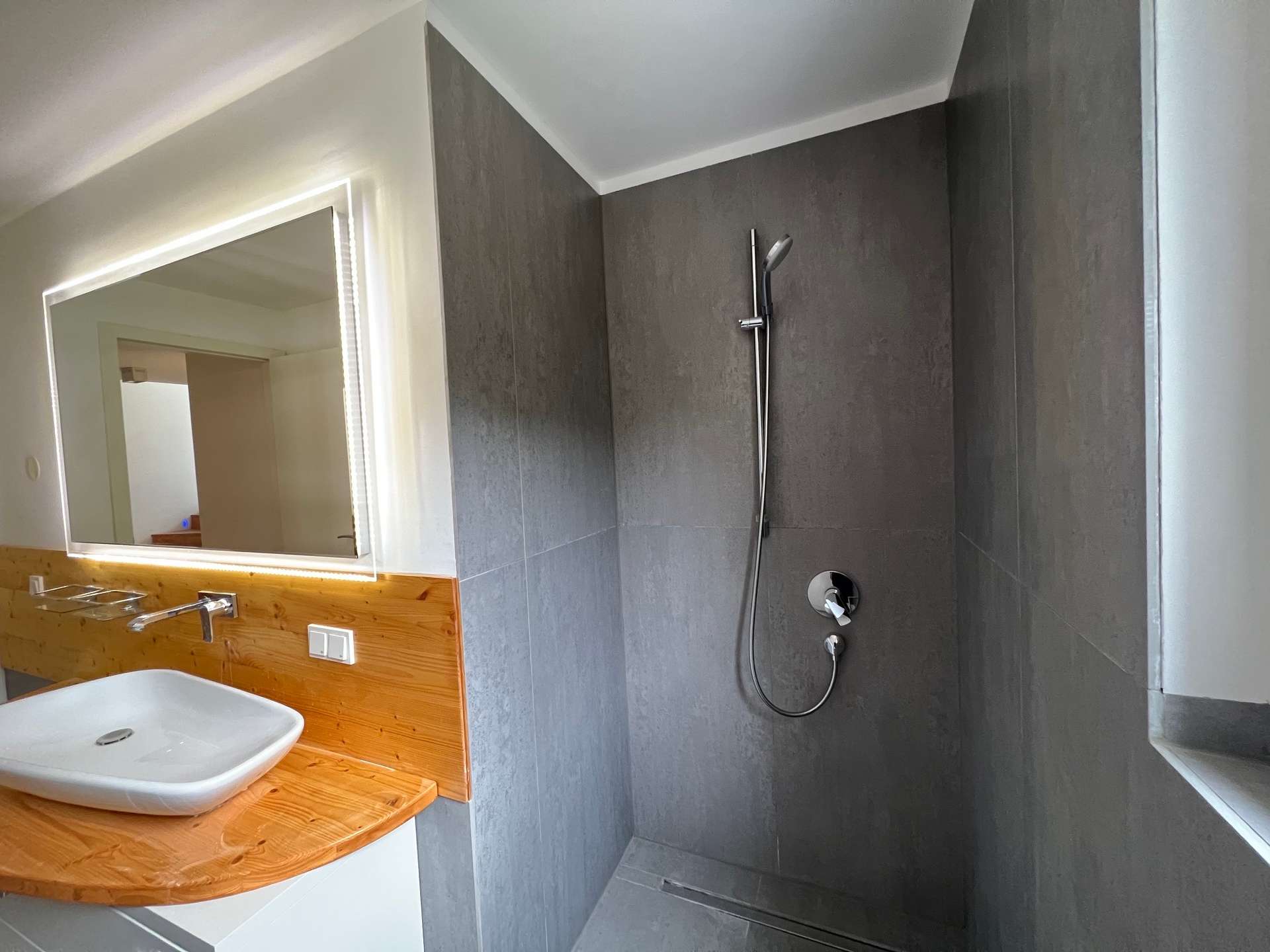 10 Zimmer verteilt auf ca. 370 m² Wfl. zur Selbstnutzung oder Kapitalanlage in Toplage - Bild 4