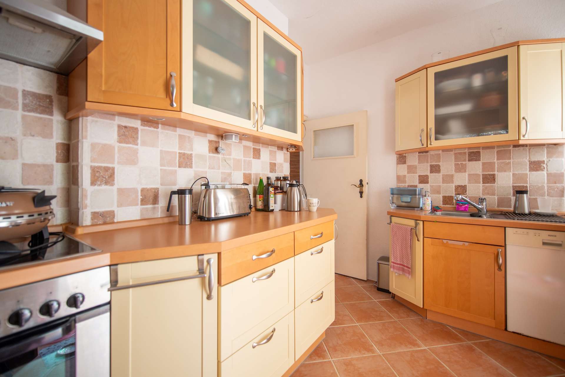 Freistehend wirkende DHH mit großem Garten, 3 separaten Wohnbereichen, Keller & Garage - Bild 10
