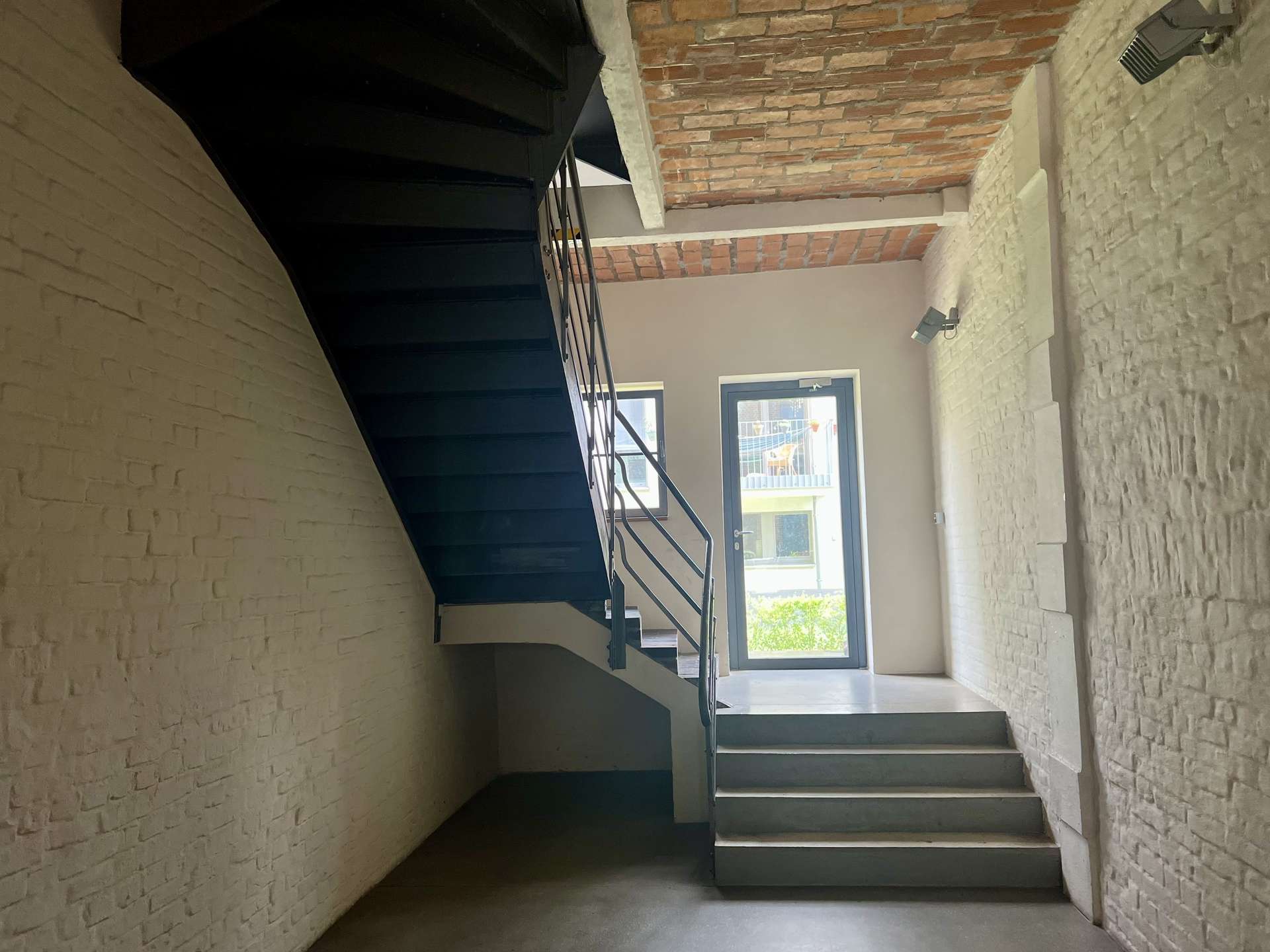 Loftartige Wohnung mit Garten und TG zur Eigennutzung oder Kapitalanlage direkt an der Spree! - Bild 3