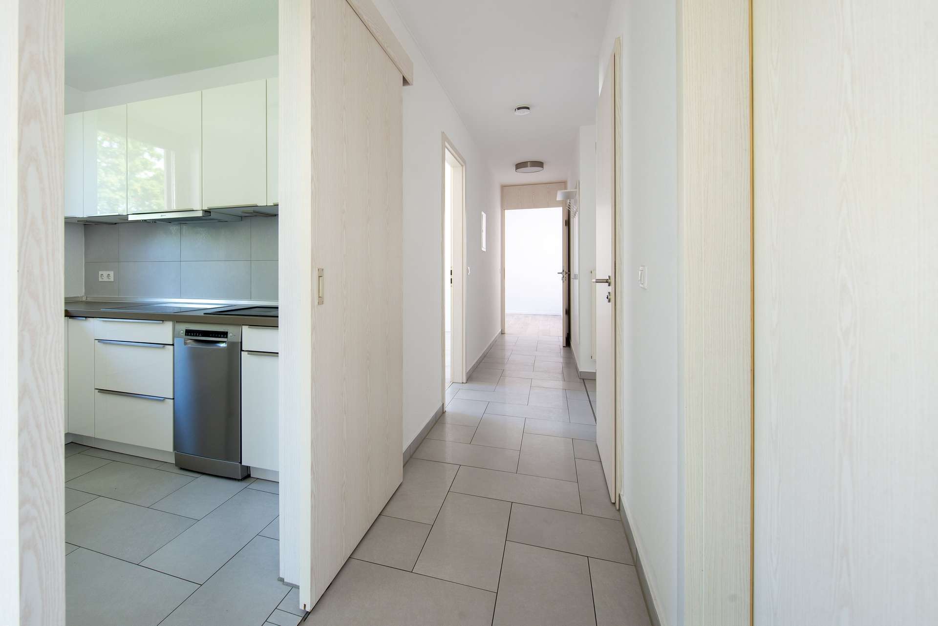 Exklusive 3-Zimmer-Wohnung mit Wasserblick, Balkon, Stellplatz und Aufzug in Alt-Stralau - Bild 8