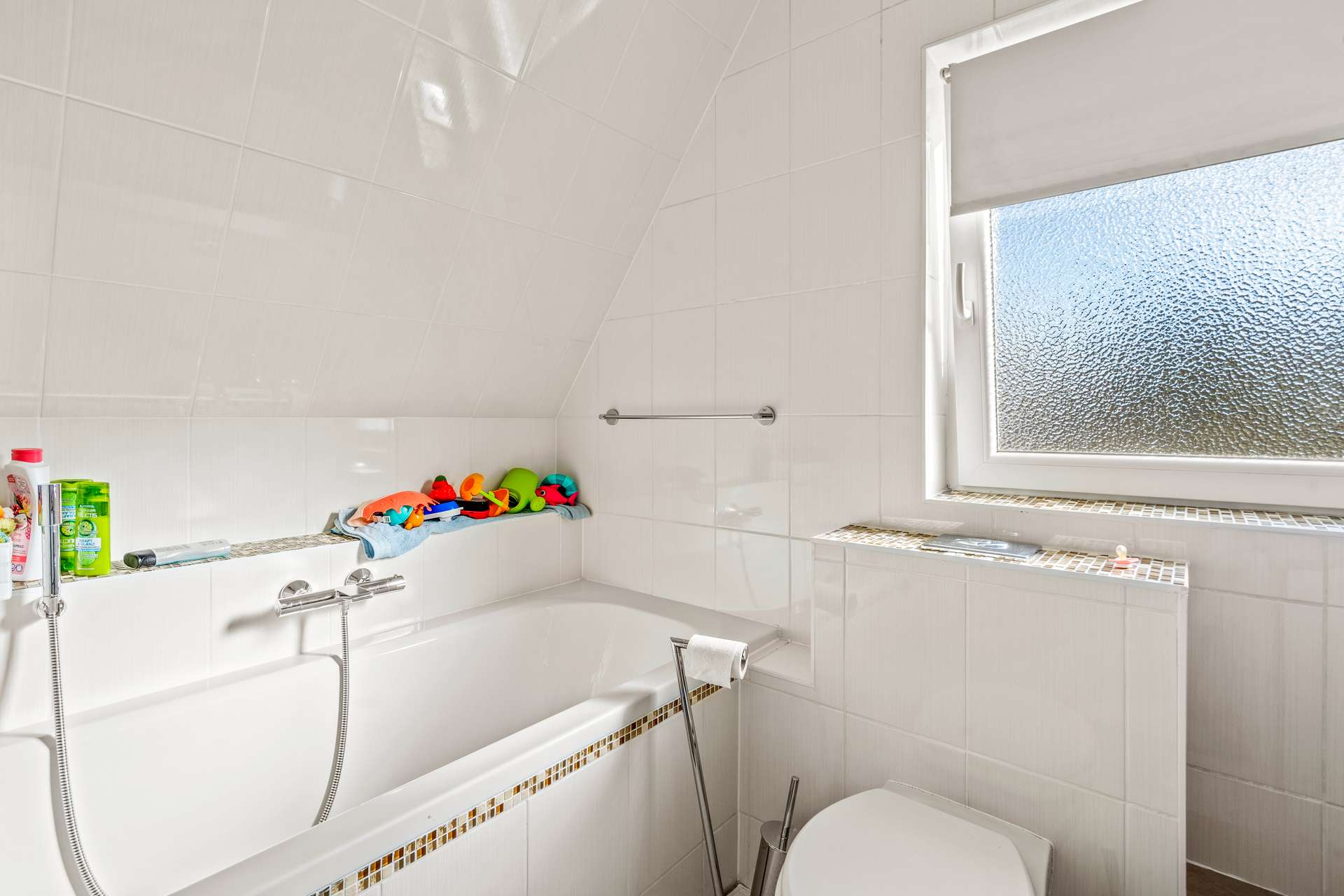 Großräumiges und modernes Einfamilienhaus mit Doppelgarage und Garten in Rudow - Bild 12