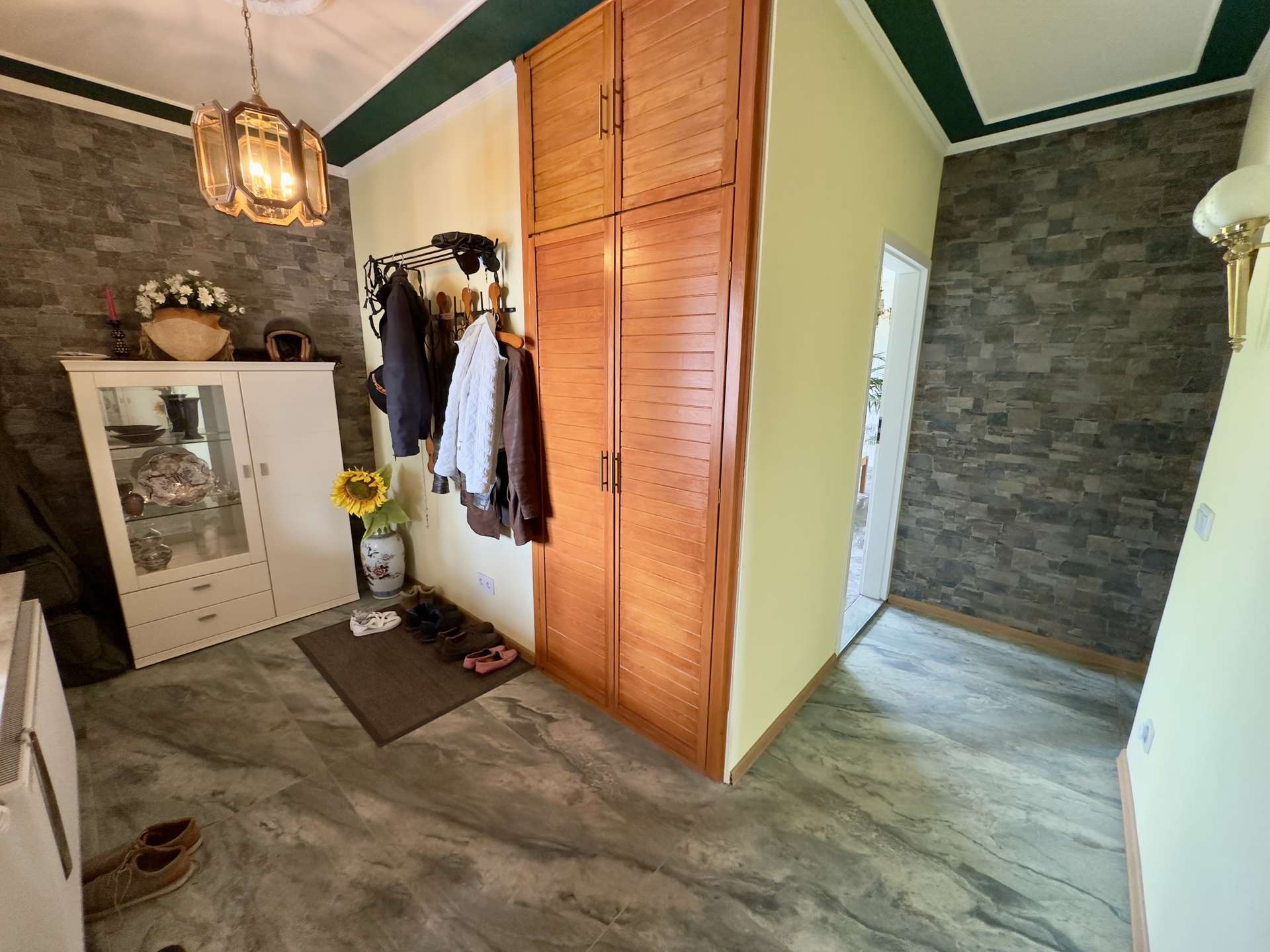 Modernisiertes Einfamilienhaus mit viel Privatsphäre in ruhiger Lage – Bild 6