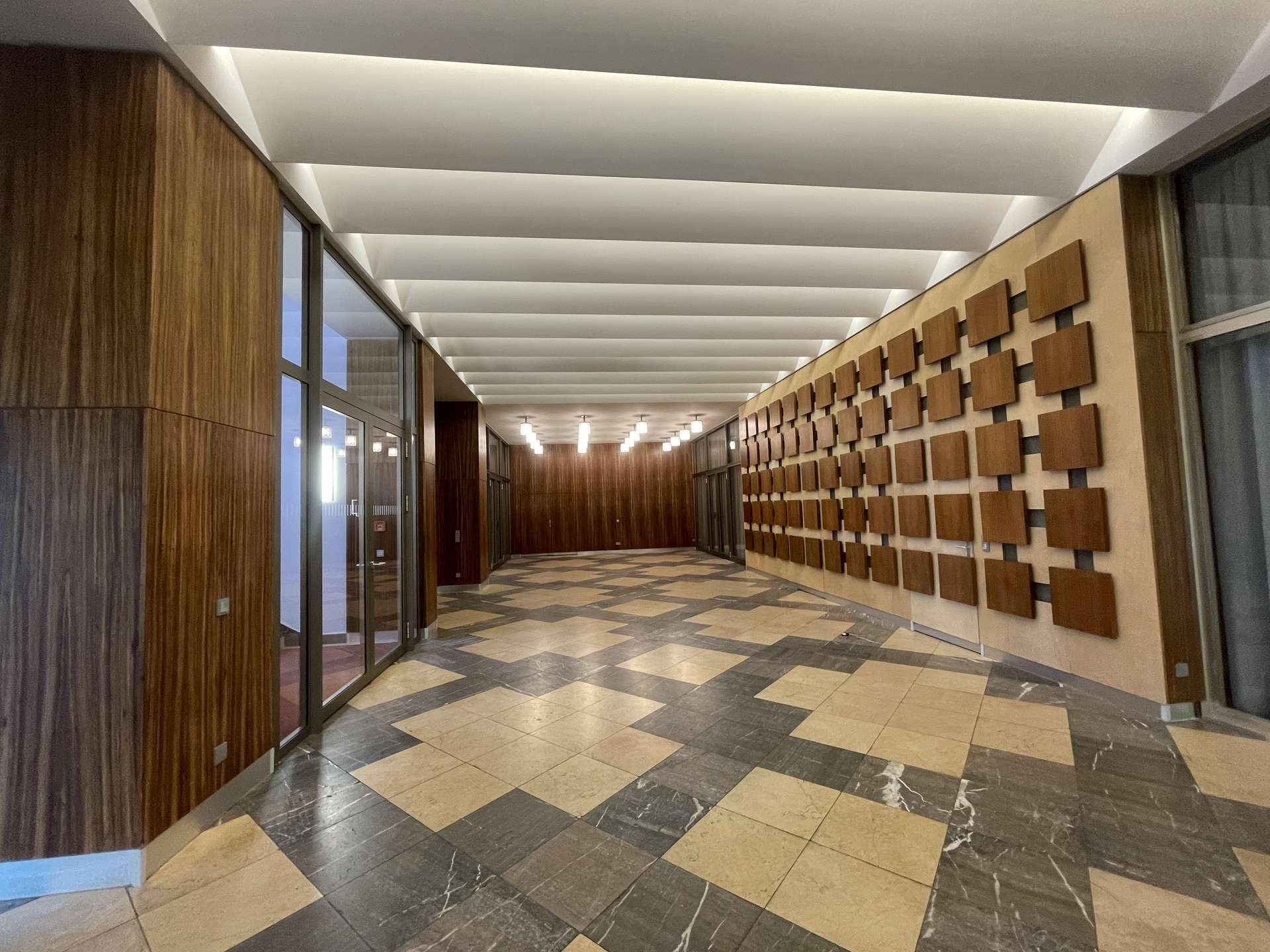 RARITÄT MIT GESCHICHTE: Stilvolles Zuhause im ehemaligen DDR-Gästehaus