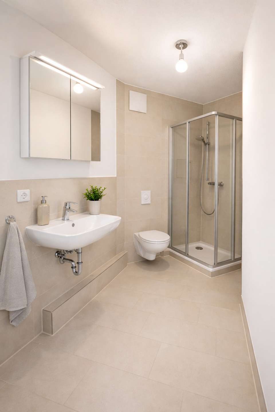 Modernisierte 1,5-Zimmer-Wohnung mit Balkon in gefragter Lage - nahe Adlershof & Flughafen BER – Bild 3