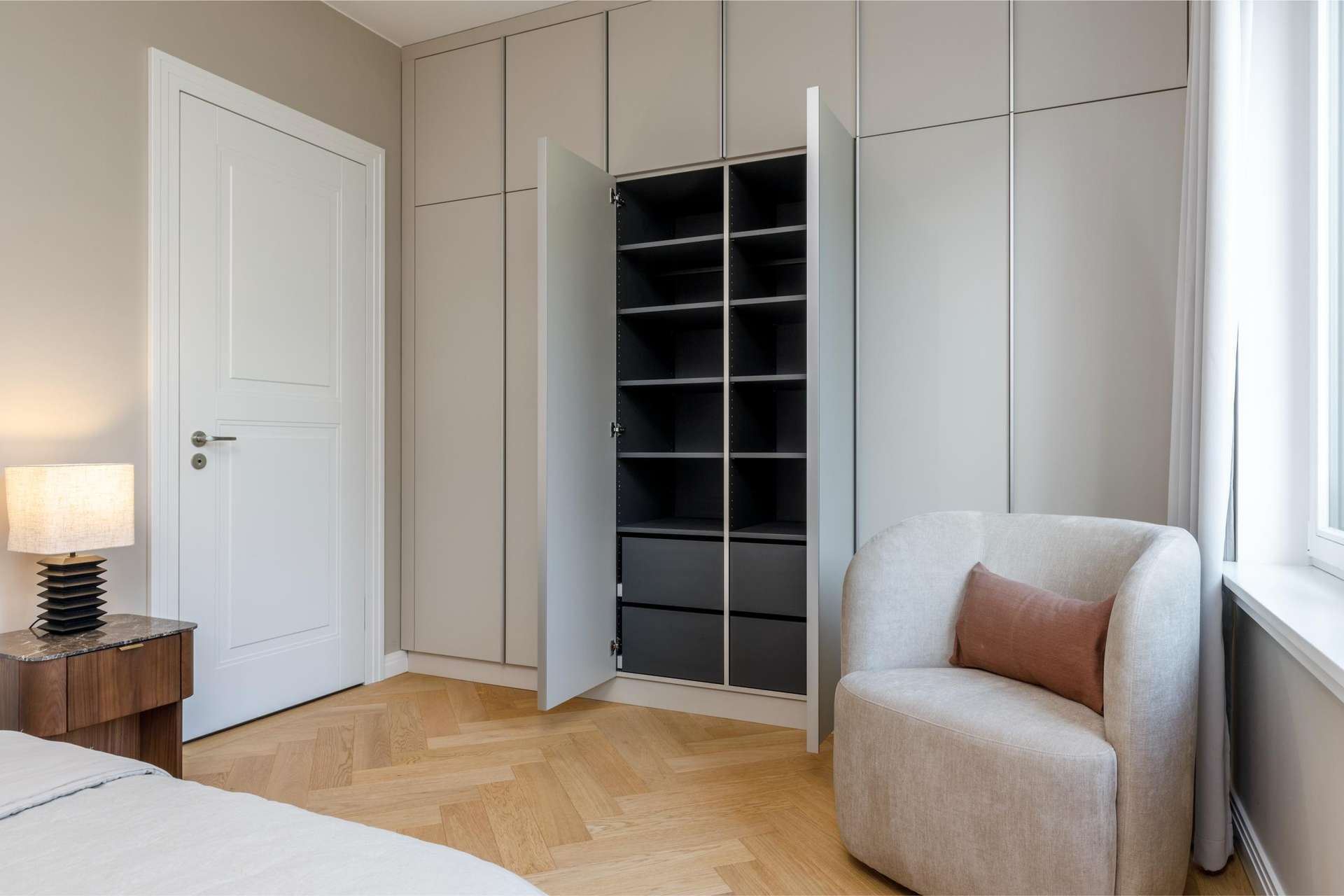 Exklusive 4-Zimmer-Wohnung mit hochwertiger Möblierung - Bild 4