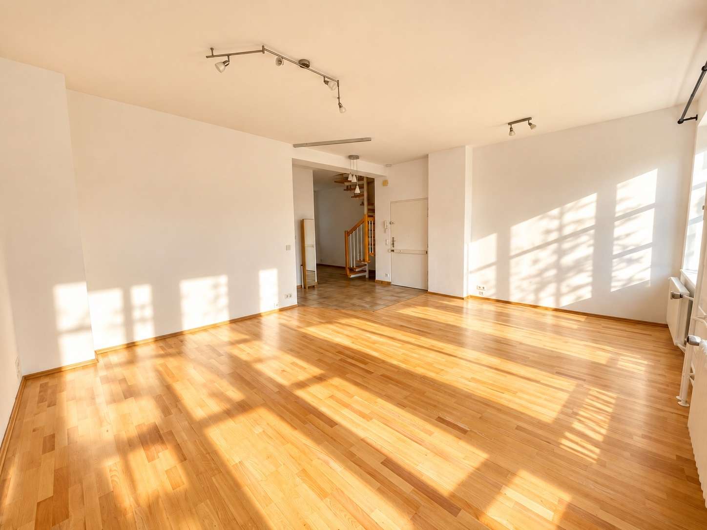 Wohnen auf zwei hellen Ebenen – Maisonette Wohnung mit zwei Sonnenbalkonen nahe den Ceciliengärten! - Bild 3