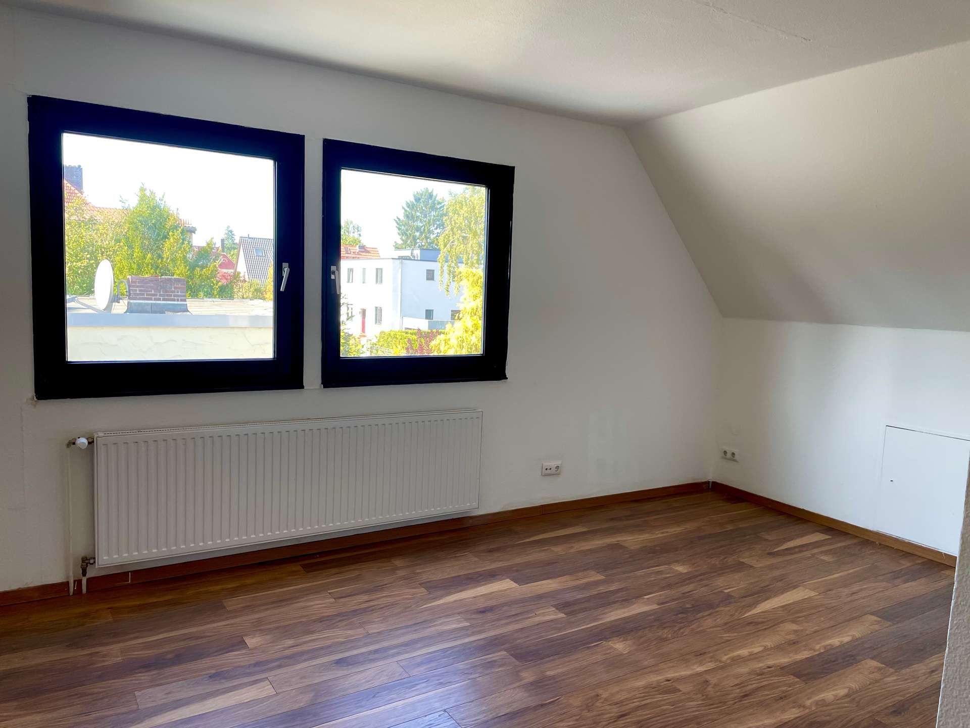 Bezugsfreies Familienhaus mit Garage, Garten, Sonnenterrasse und Keller in der Wilhelmstadt - Bild 9