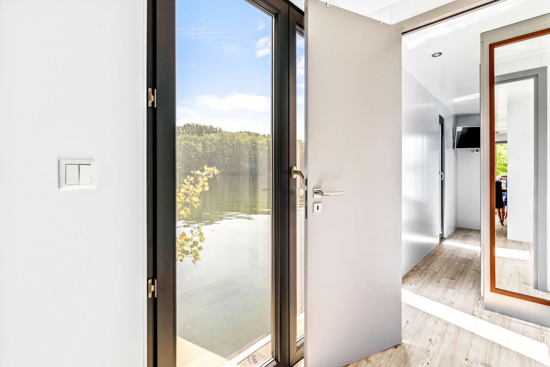 Wohnen auf dem Wasser in Potsdam City: hochwertig ausgestattetes Hausboot mit ca. 110 qm NFL – Bild 8