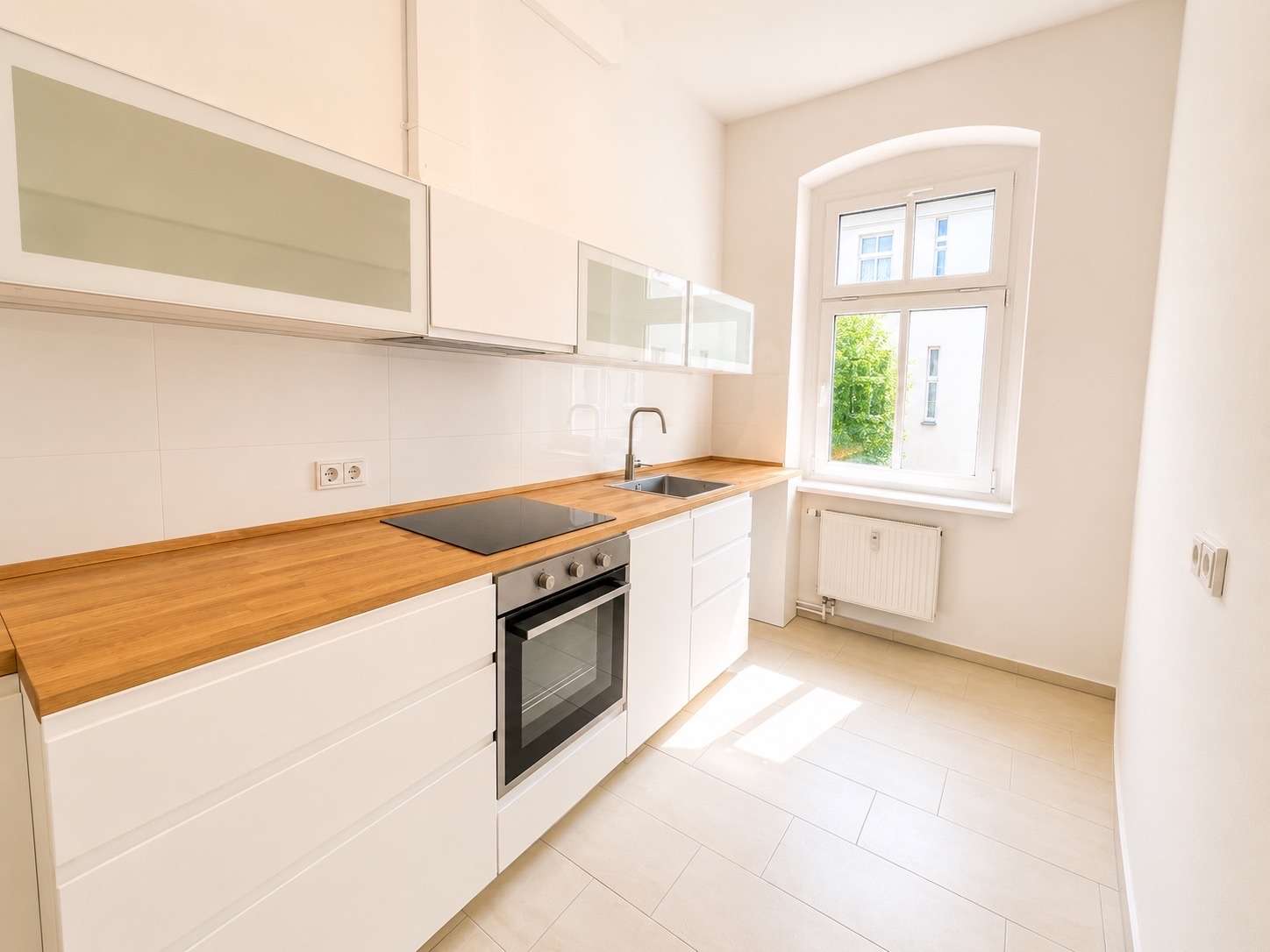 Stillvoll sanierte 2-Zi. Wohnung inkl. moderner Einbauküche - Toplage nahe Schönhauser Allee - Bild 2