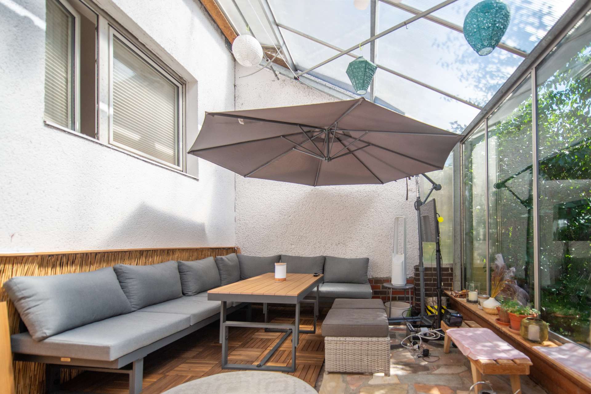 Freistehend wirkende DHH mit großem Garten, 3 separaten Wohnbereichen, Keller & Garage - Bild 11