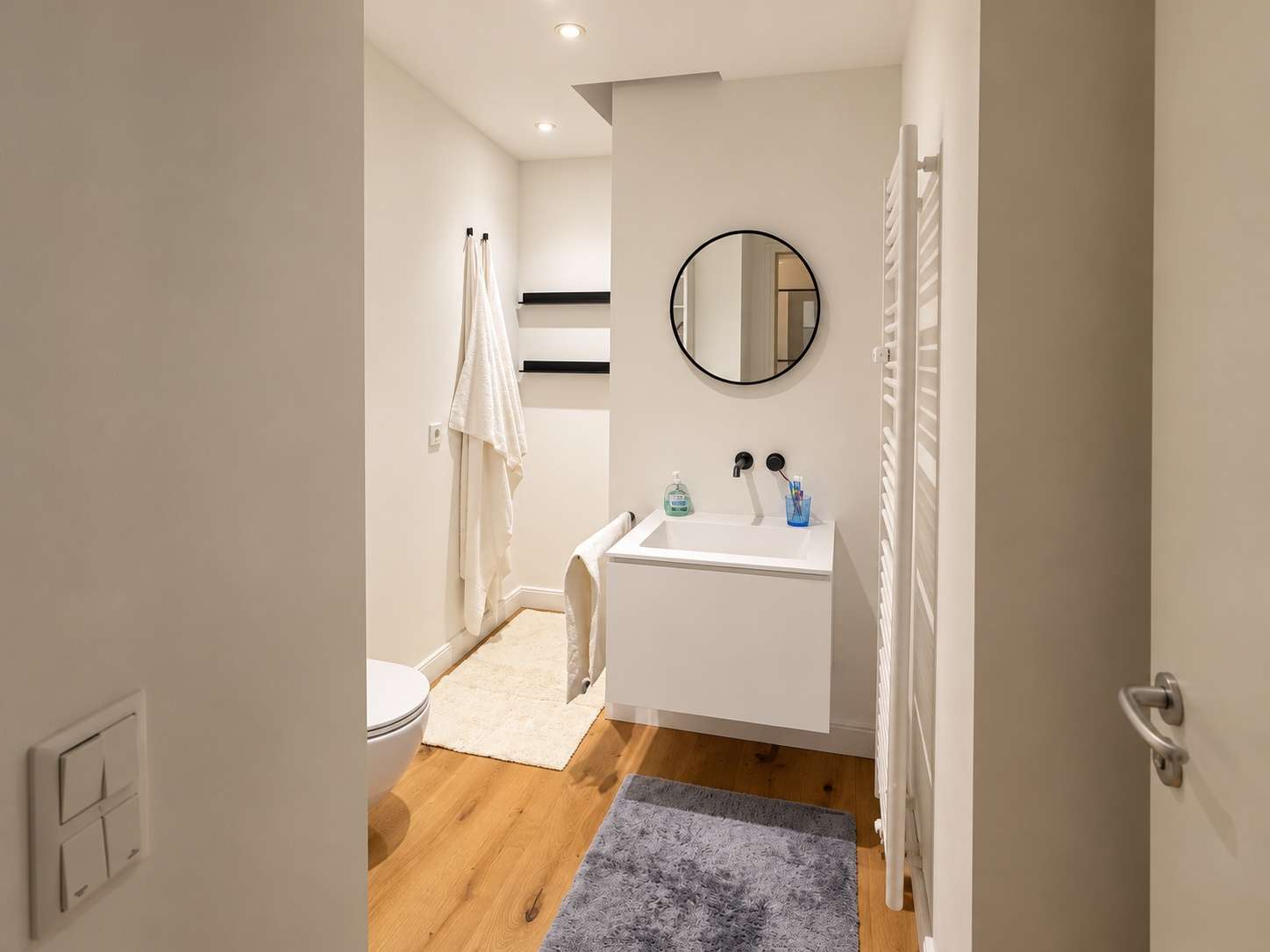 Modernisierte Dachgeschosswohnung, voll möbliert & sofort bezugsfrei! - Bild 5