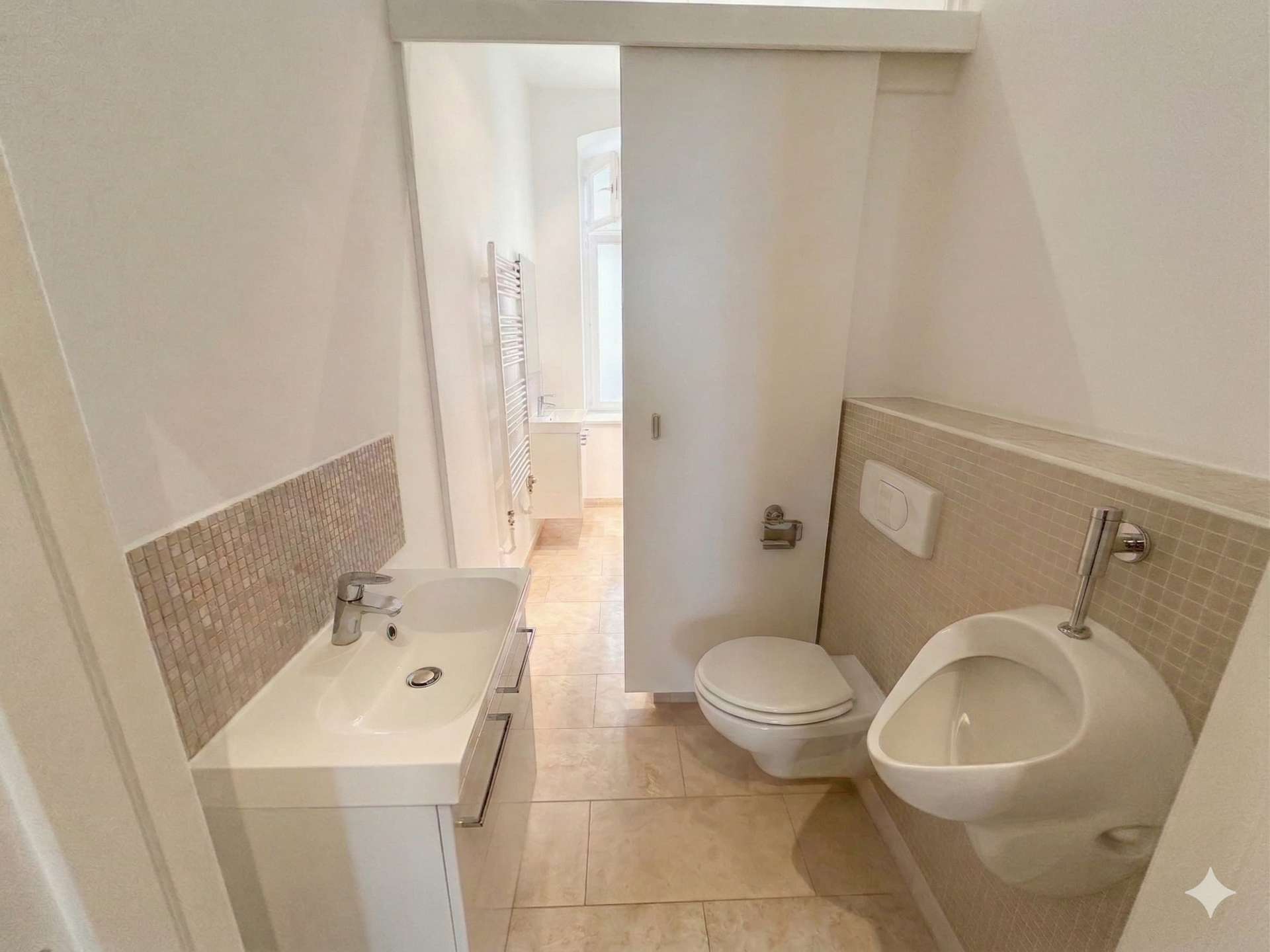 Traumhaft sanierte Wohnung mit Balkon in bester Lage von Berlin-Mitte – Bild 4