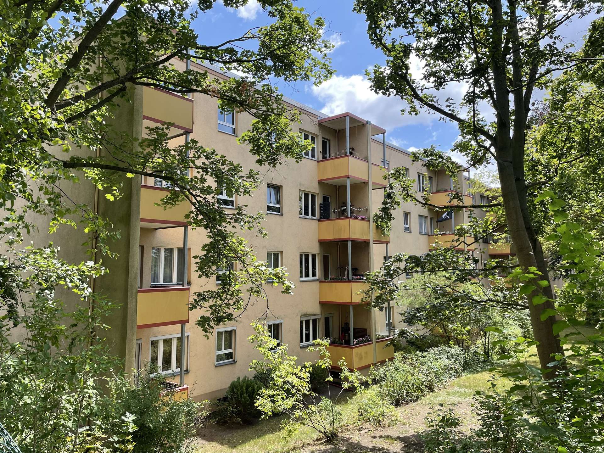 Stilvoll kernsanierte Altbauwohnung mit Südwest-Balkon ins Grüne (bezugsfrei ab November) - Bild 7