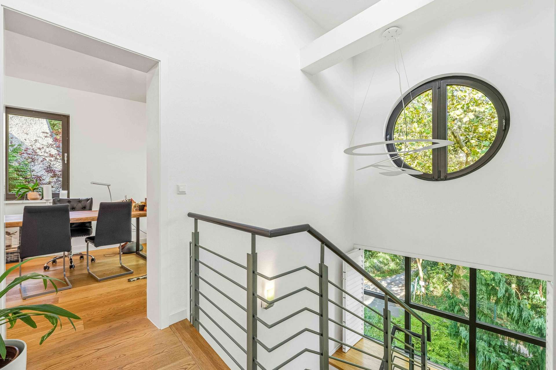 Villa in Topzustand und bester Lage! Luxuriös, modern, 9 Zimmer, Pool, Kamin, Sauna uvm. - Bild 19