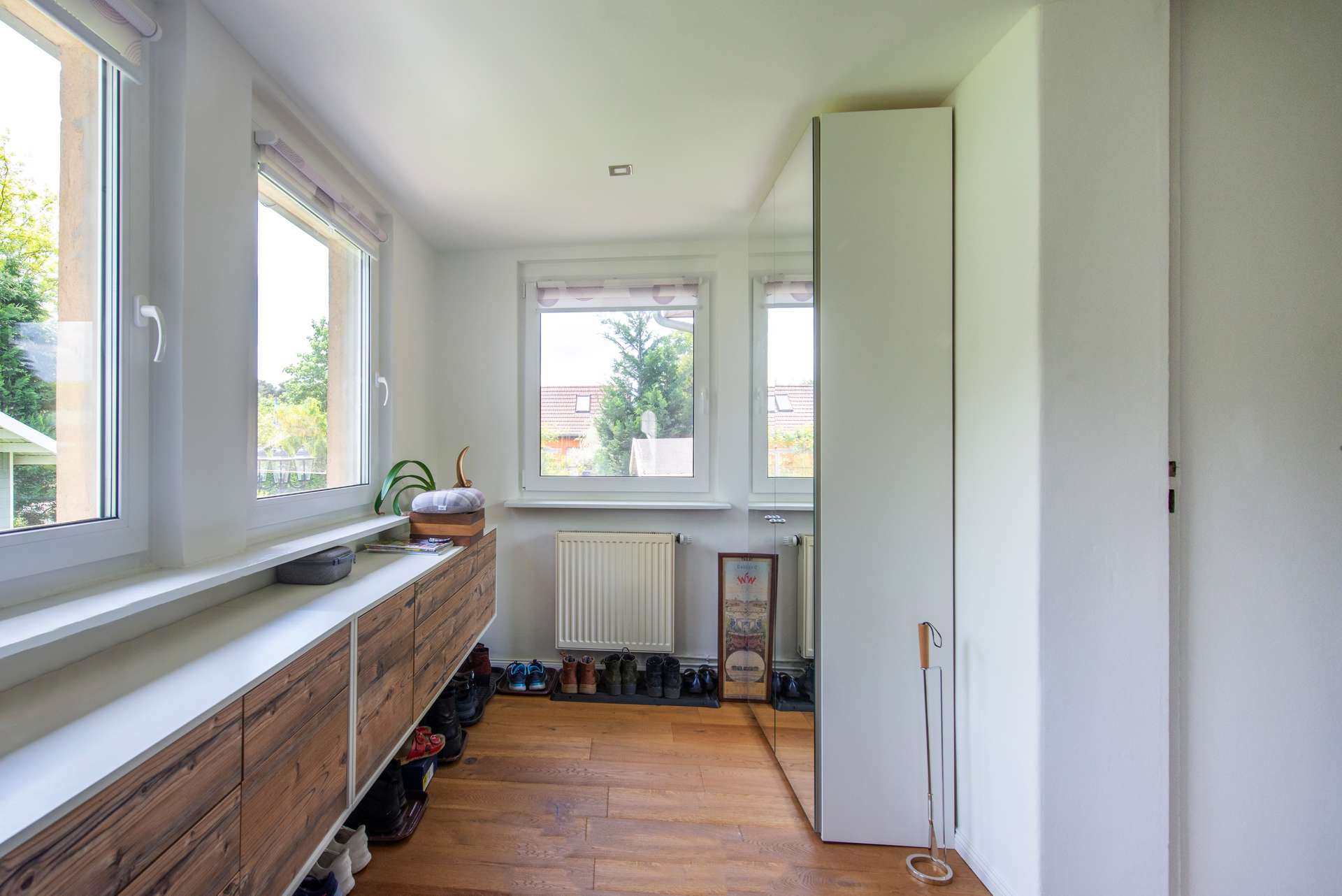 Raus aus Berlin. Rein ins Zuhause. – Stilvoll saniertes Familienhaus mit Kamin & Traumgarten – Bild 9