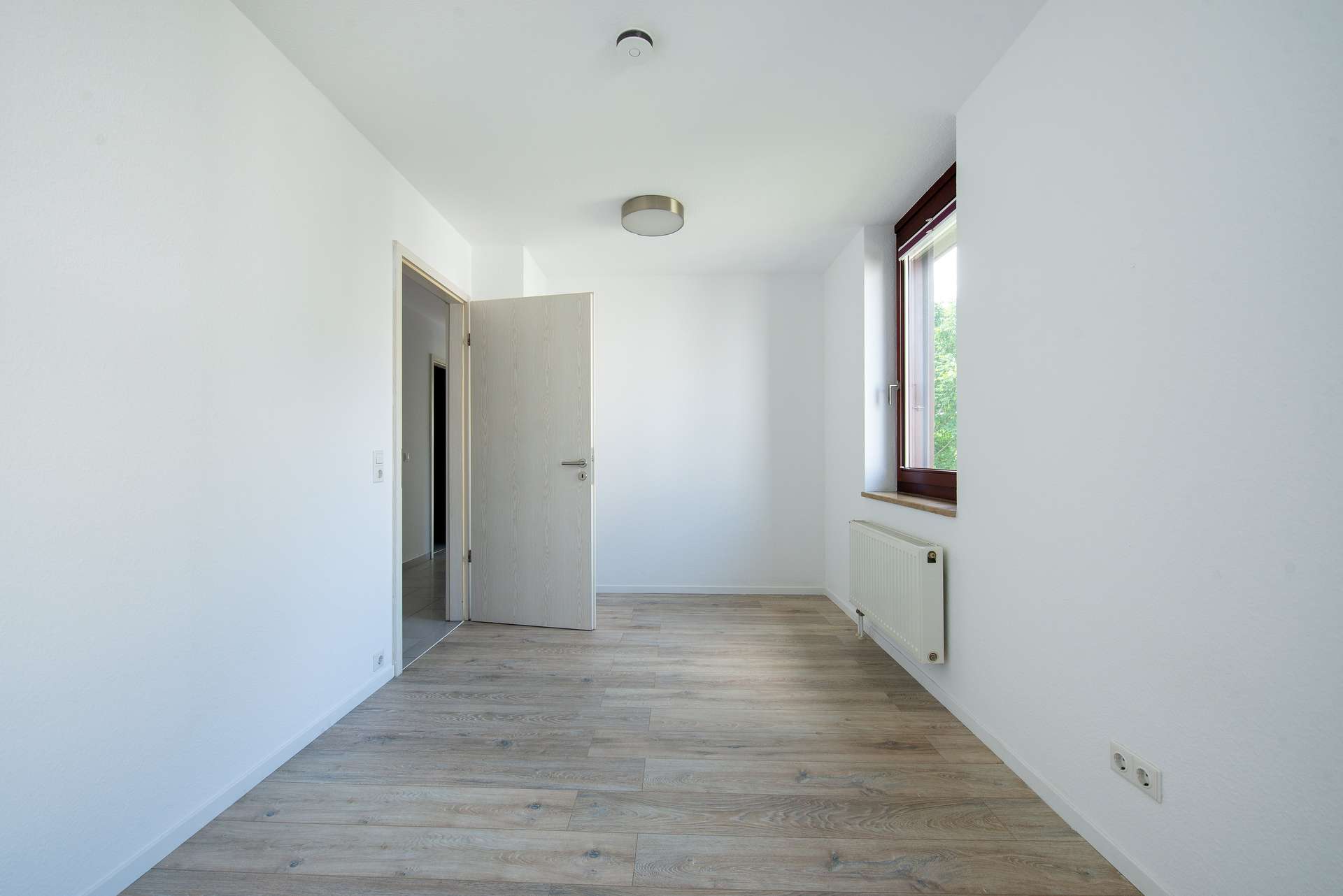 Exklusive 3-Zimmer-Wohnung mit Wasserblick, Balkon, Stellplatz und Aufzug in Alt-Stralau - Bild 11