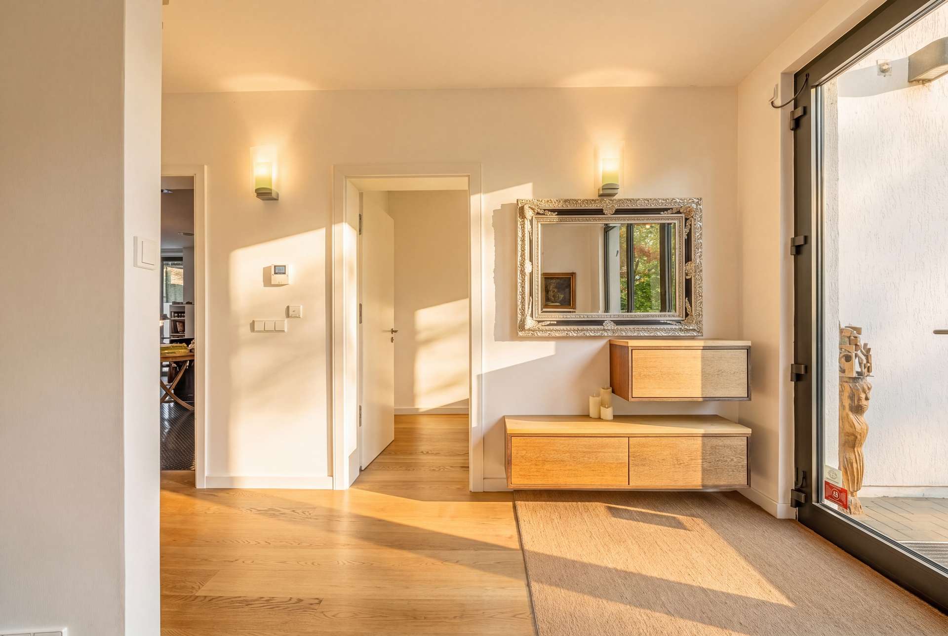 Villa in Topzustand und bester Lage! Luxuriös, modern, 9 Zimmer, Pool, Kamin, Sauna uvm. - Bild 2