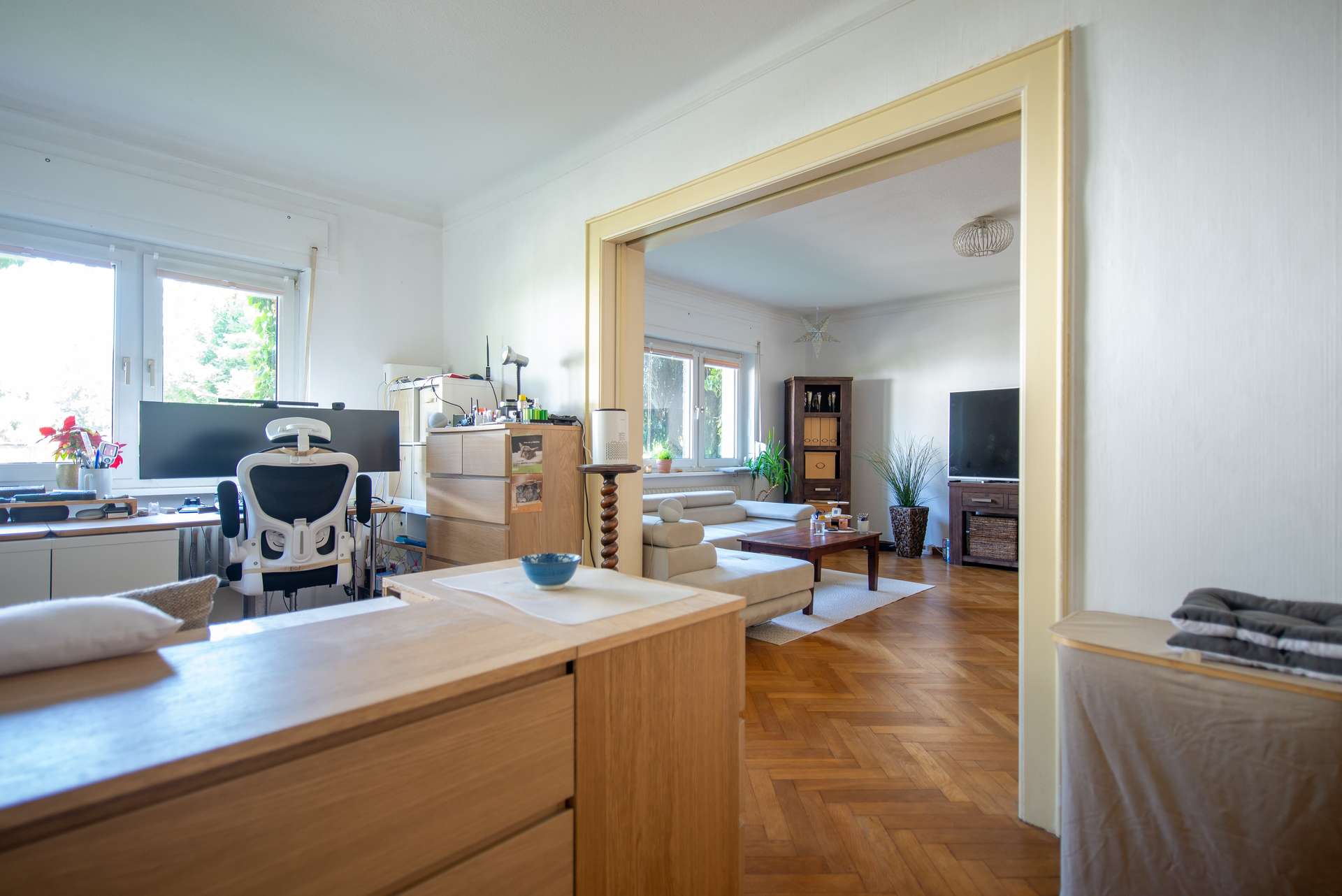 Freistehend wirkende DHH mit großem Garten, 3 separaten Wohnbereichen, Keller & Garage - Bild 3