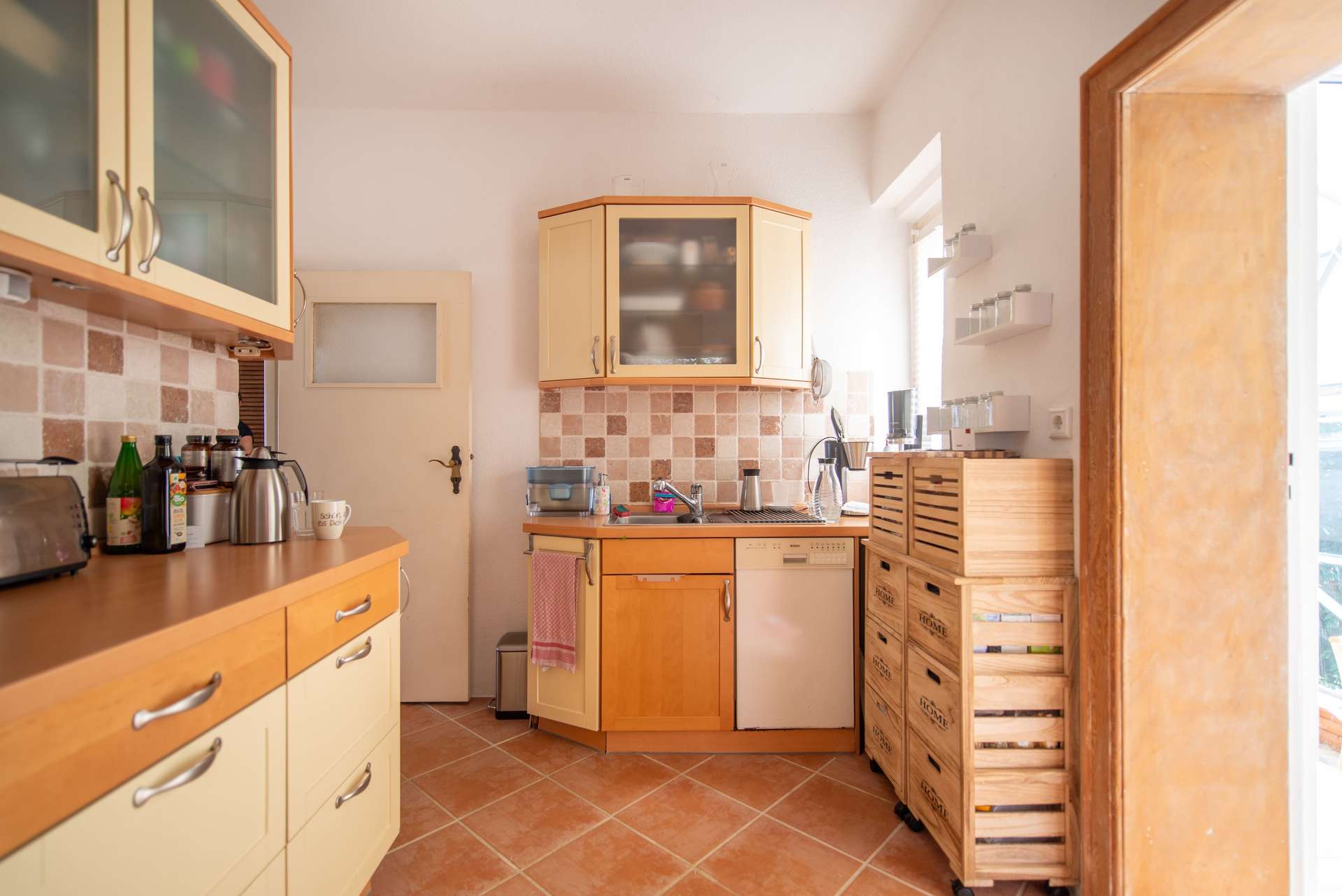 Freistehend wirkende DHH mit großem Garten, 3 separaten Wohnbereichen, Keller & Garage - Bild 9
