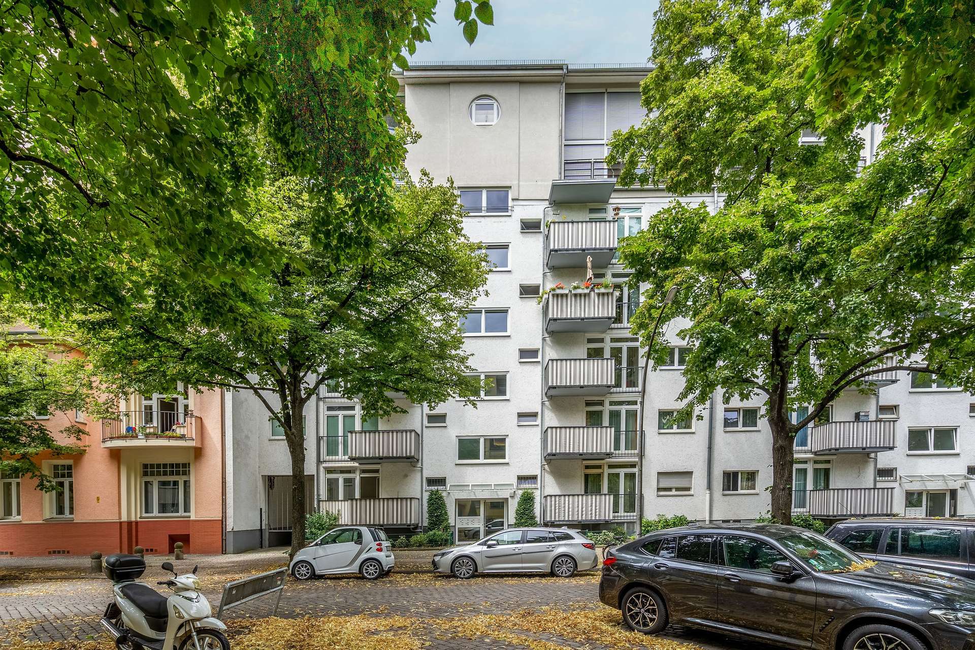 Ihre neue Wohlfühloase in Berlin – Wohnung mit Sauna und zwei Balkonen & Aufzug nahe Zoo Berlin!