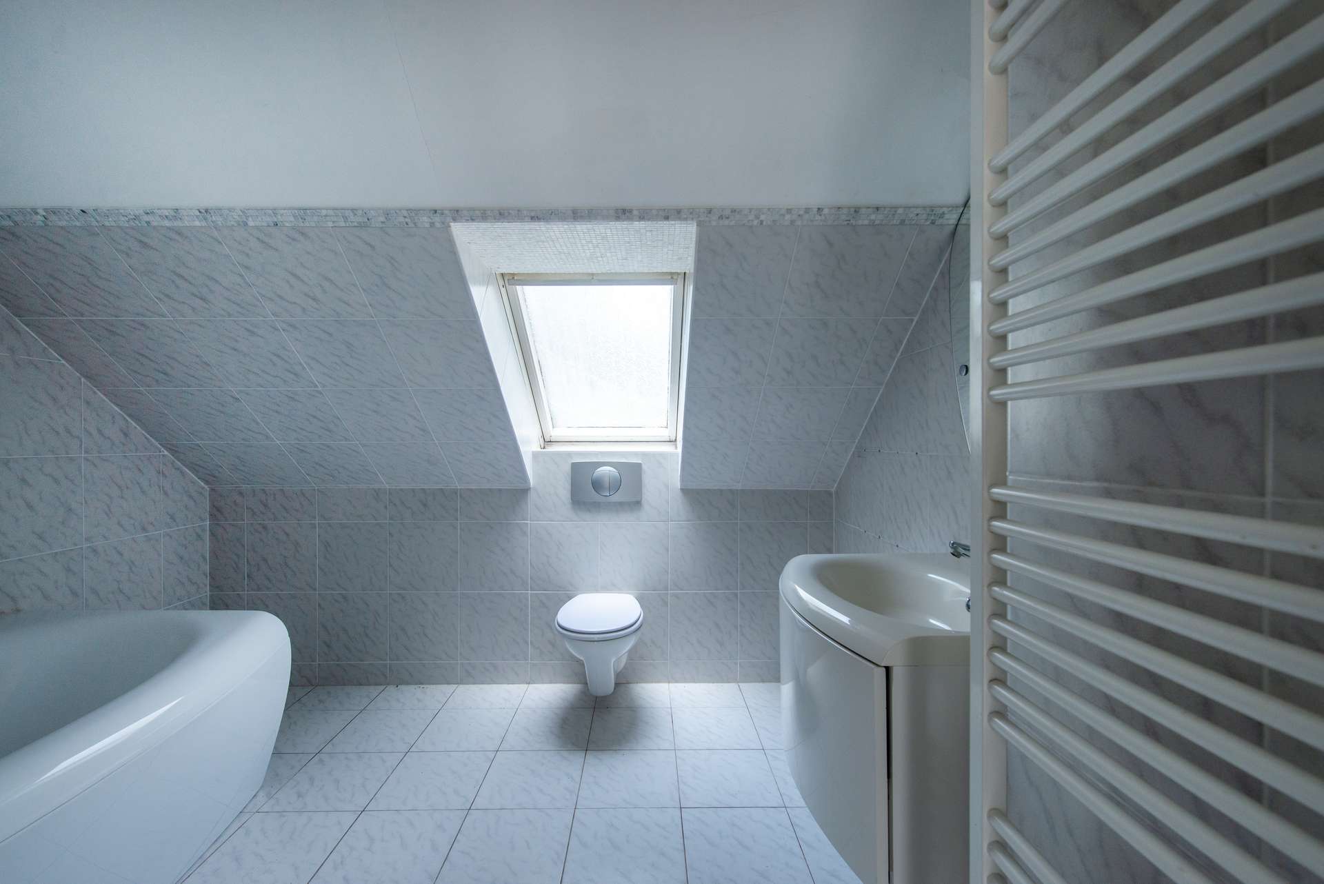 Familienparadies! 6 Zi. + Sauna, Kamin & ca. 671 m² Grundstück mit Carport – Bild 13