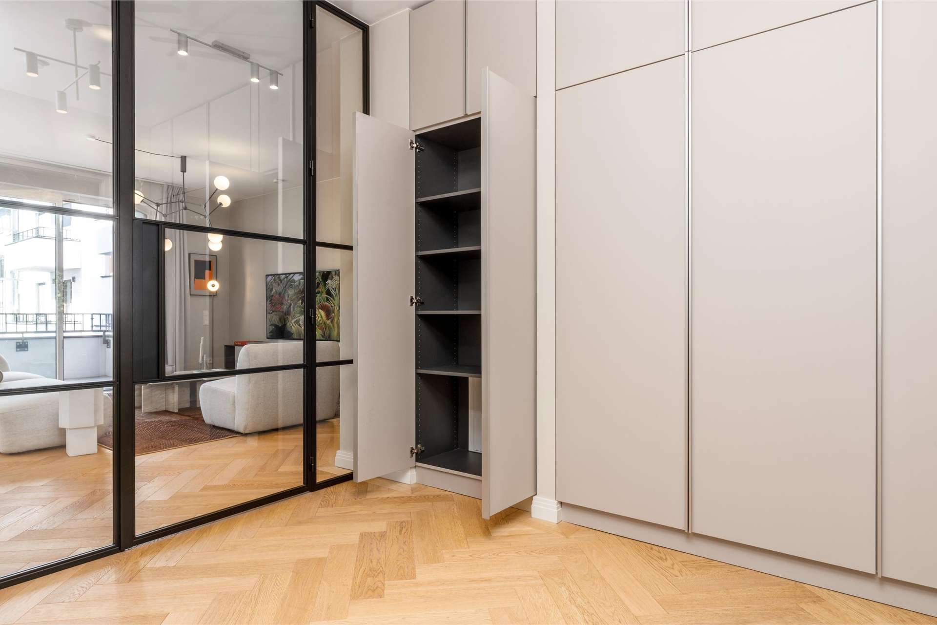 Exklusive 4-Zimmer-Wohnung mit hochwertiger Möblierung - Bild 3