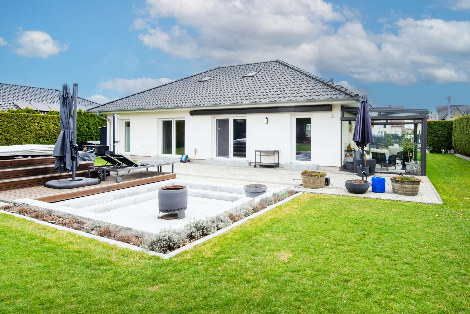 Familientraum in Berlin-Rudow: Einfamilienhaus mit großem Garten & Wintergarten