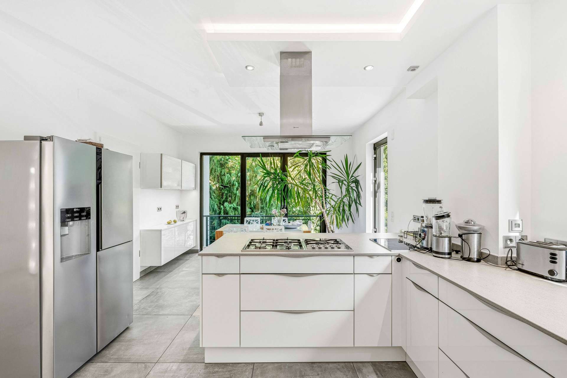 Villa in Topzustand und bester Lage! Luxuriös, modern, 9 Zimmer, Pool, Kamin, Sauna uvm. - Bild 10