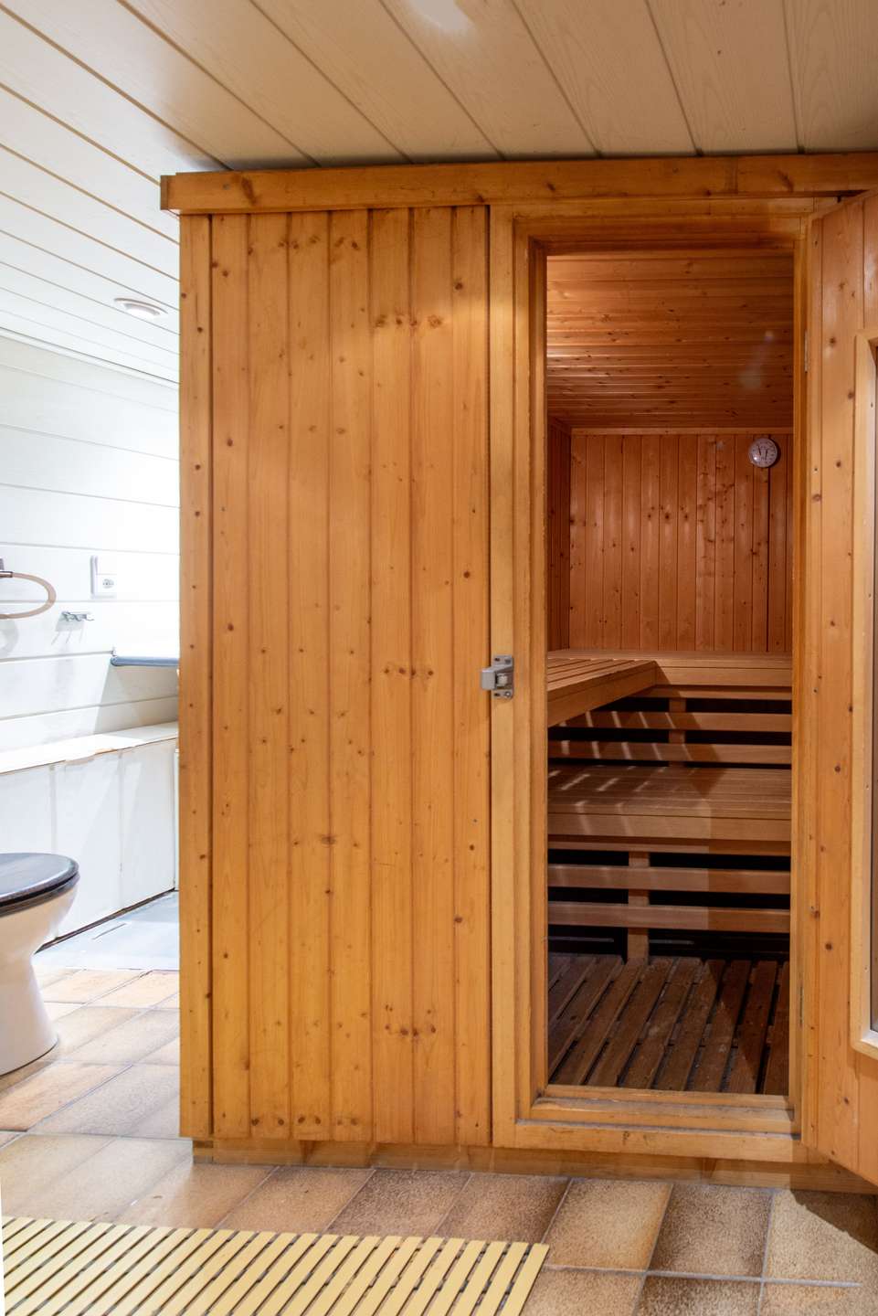 Familienfreundliche DHH mit Wohnkeller, Sauna und Terrasse in ruhiger Lage von Berlin-Buckow – Bild 15