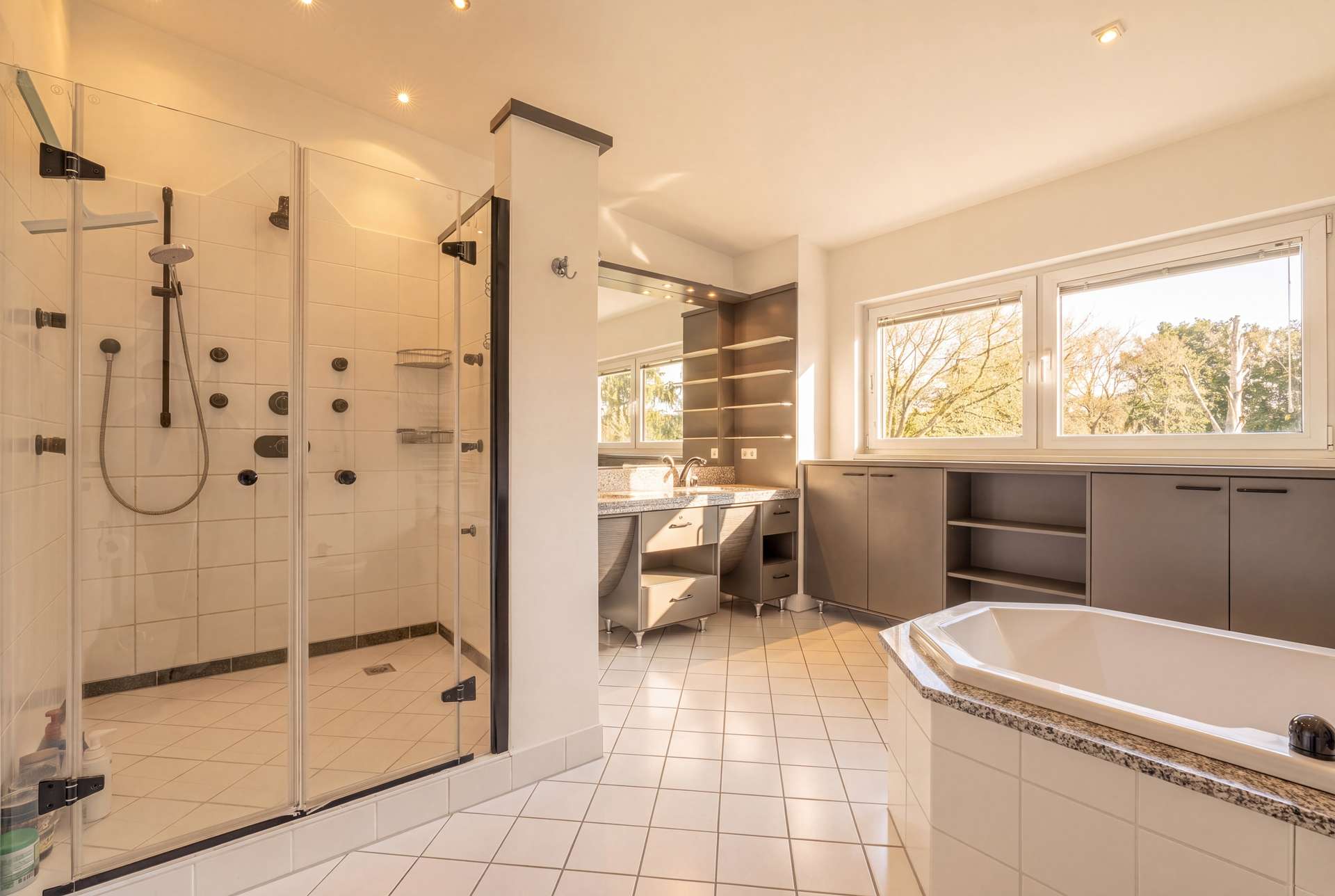 Villa in Topzustand und bester Lage! Luxuriös, modern, 9 Zimmer, Pool, Kamin, Sauna uvm. - Bild 24