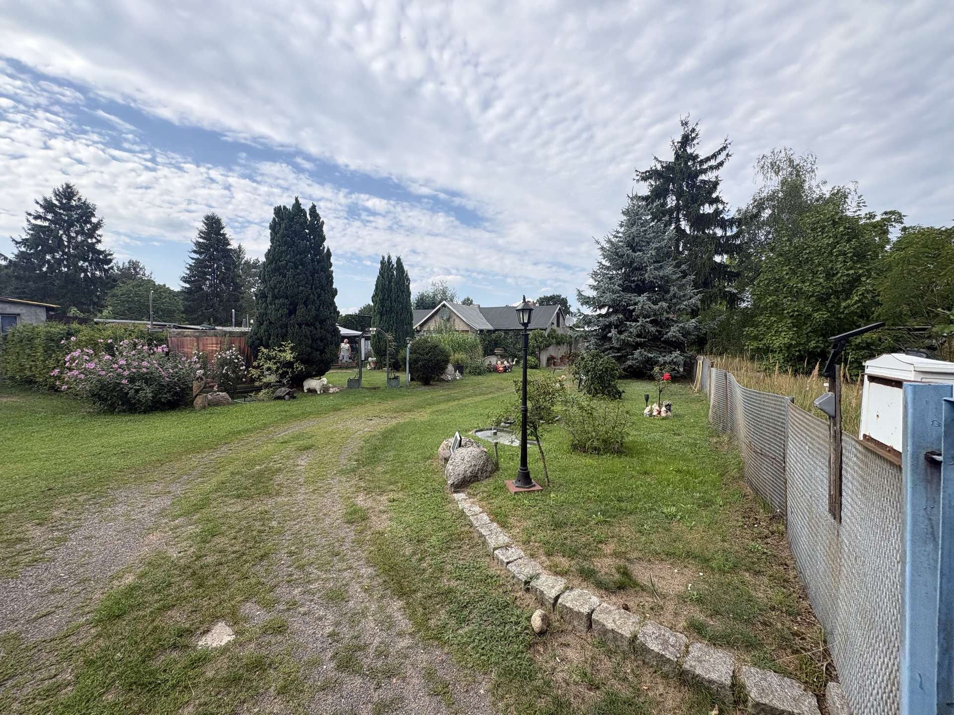 Großzügiges Grundstück mit viel Potenzial in ruhiger, familienfreundlicher Lage - Bild 4