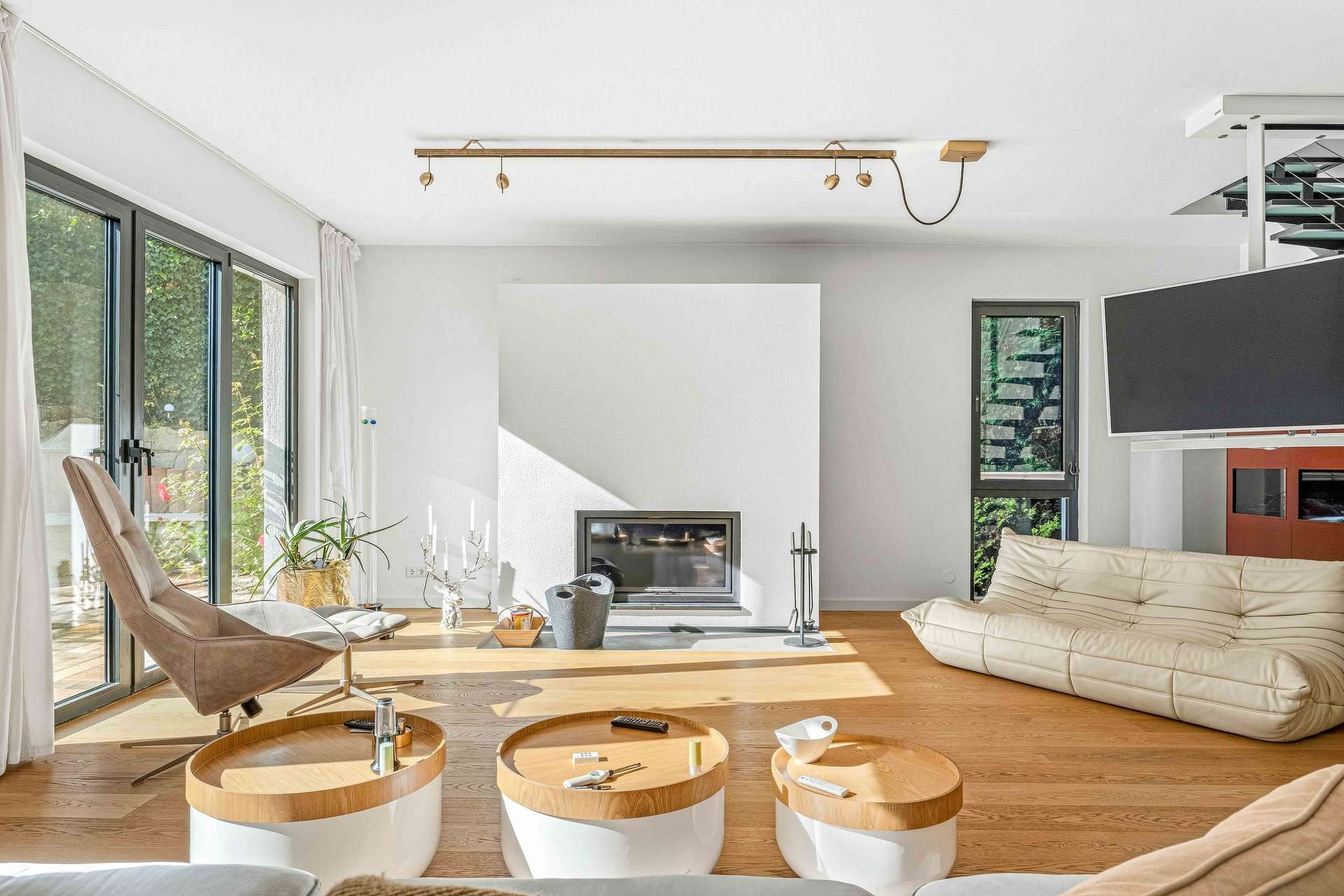 Villa in Topzustand und bester Lage! Luxuriös, modern, 9 Zimmer, Pool, Kamin, Sauna uvm.
